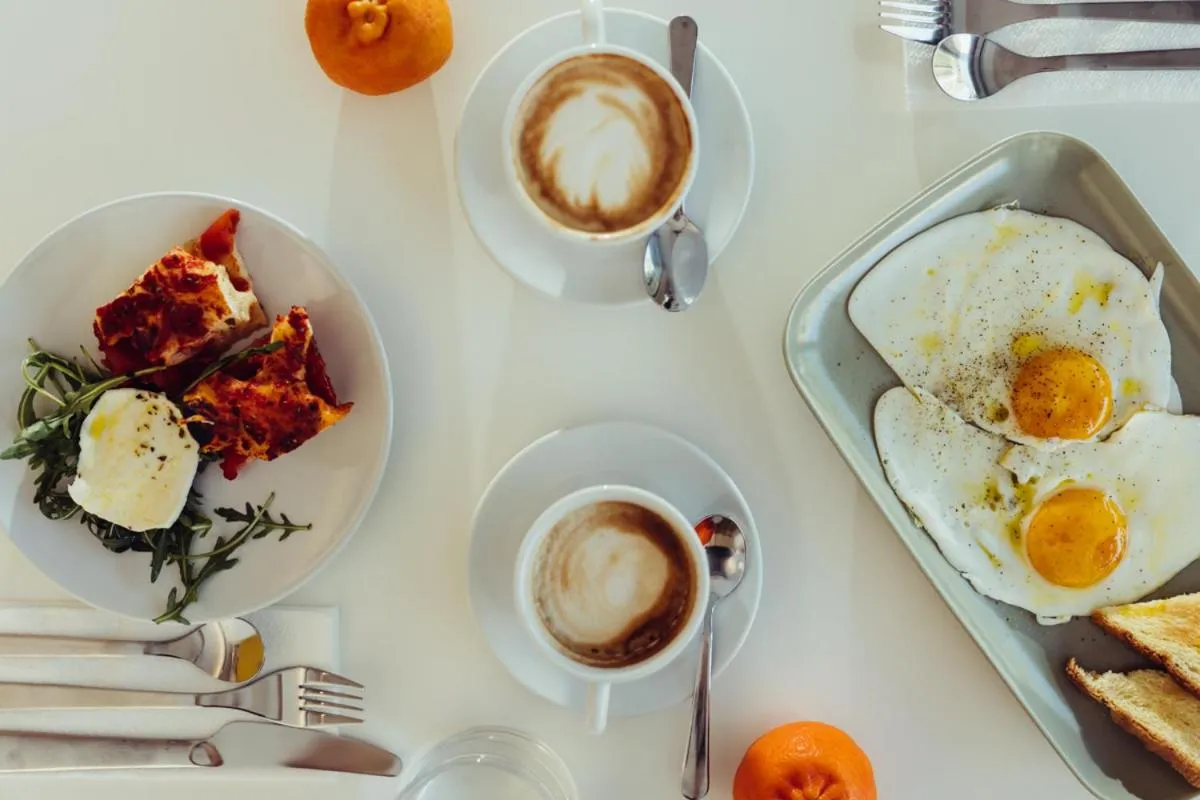 Food and drinks in Marina Gardens Boutique&Suites