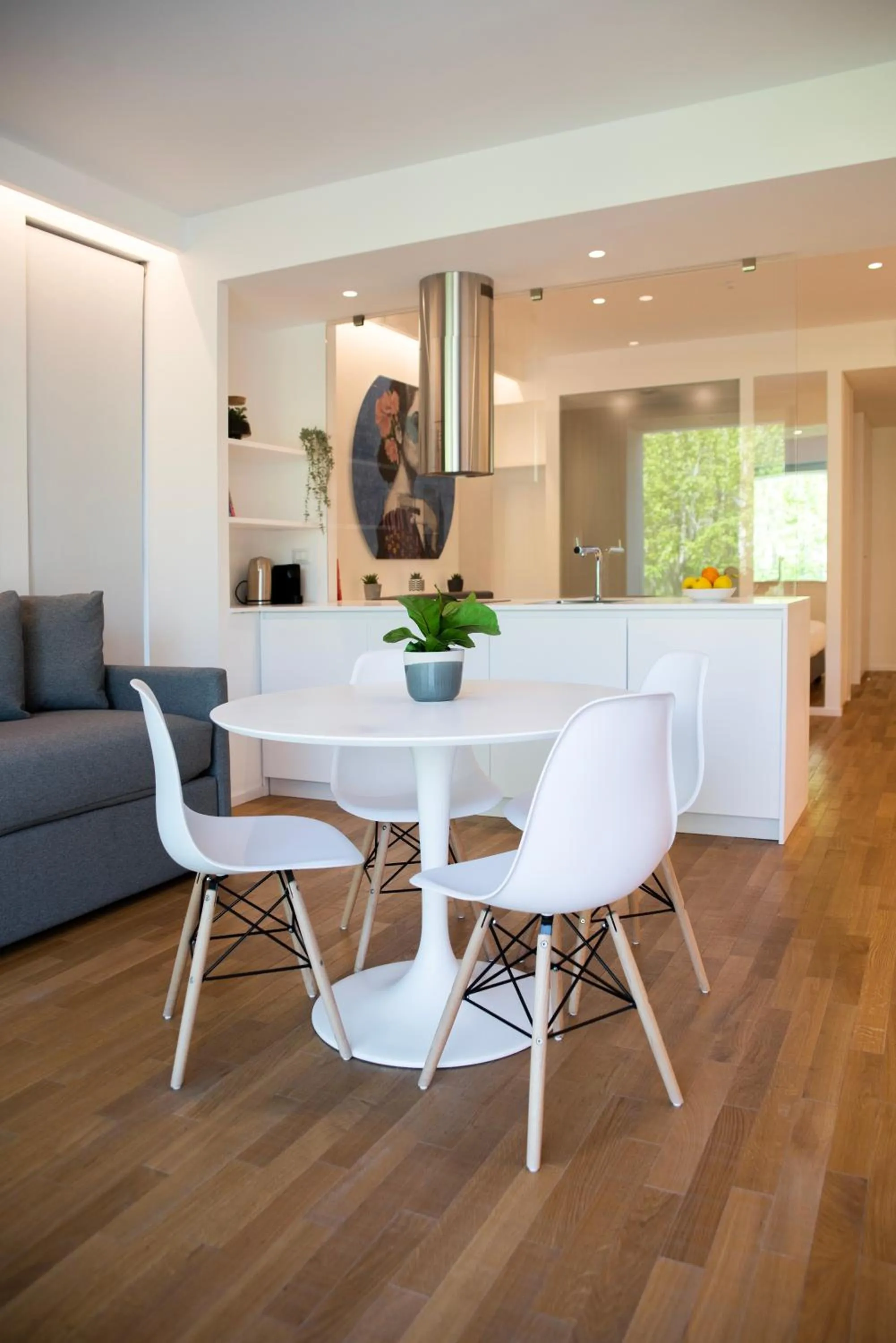 Communal lounge/ TV room in Marina Gardens Boutique&Suites