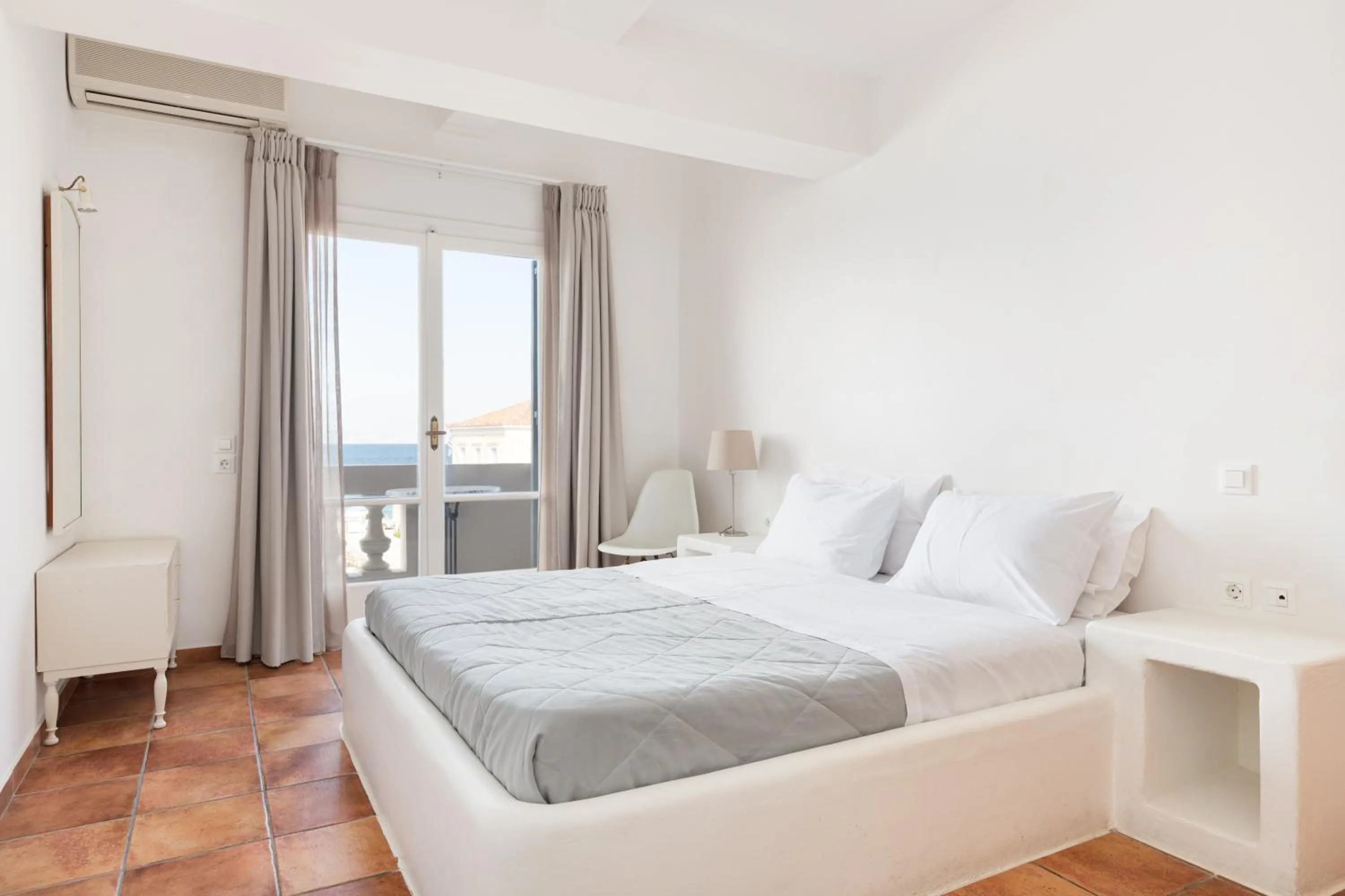 Bedroom, Bed in Hotel Roumani