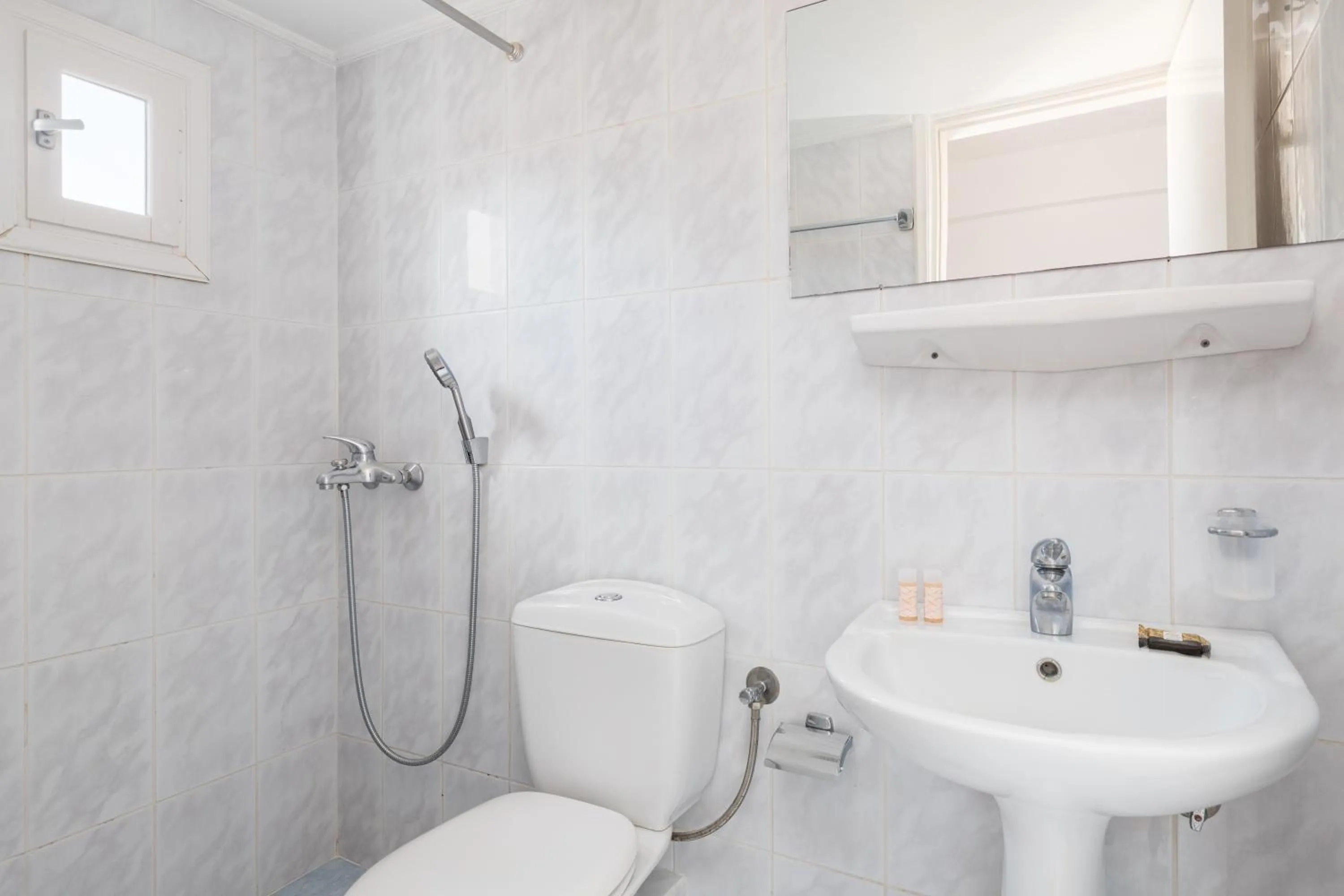 Toilet in Hotel Roumani