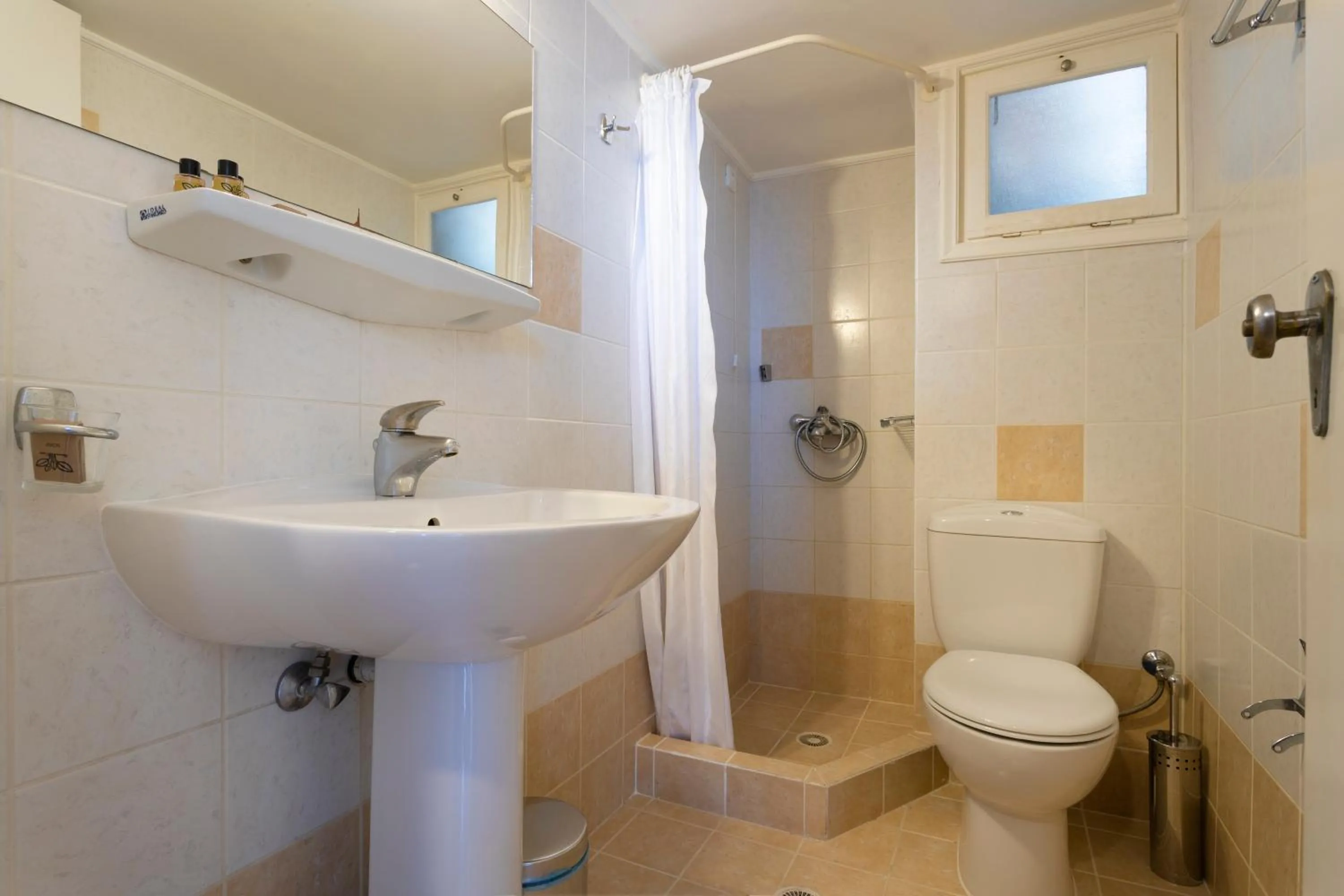 Toilet in Hotel Roumani