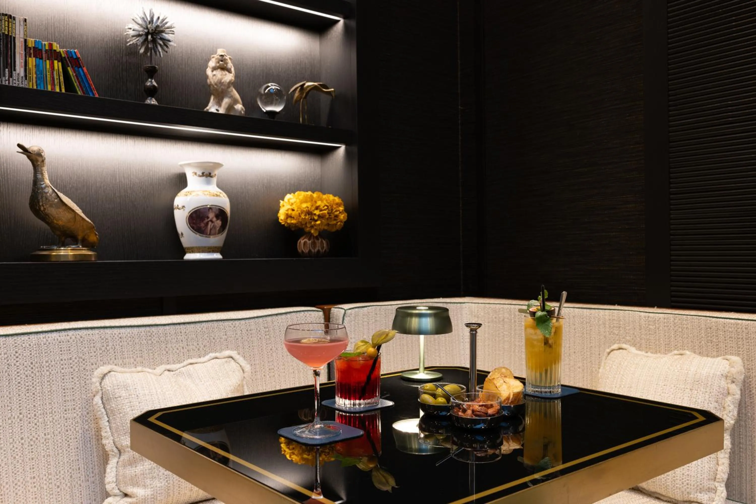 Lounge or bar in Umiltà 36