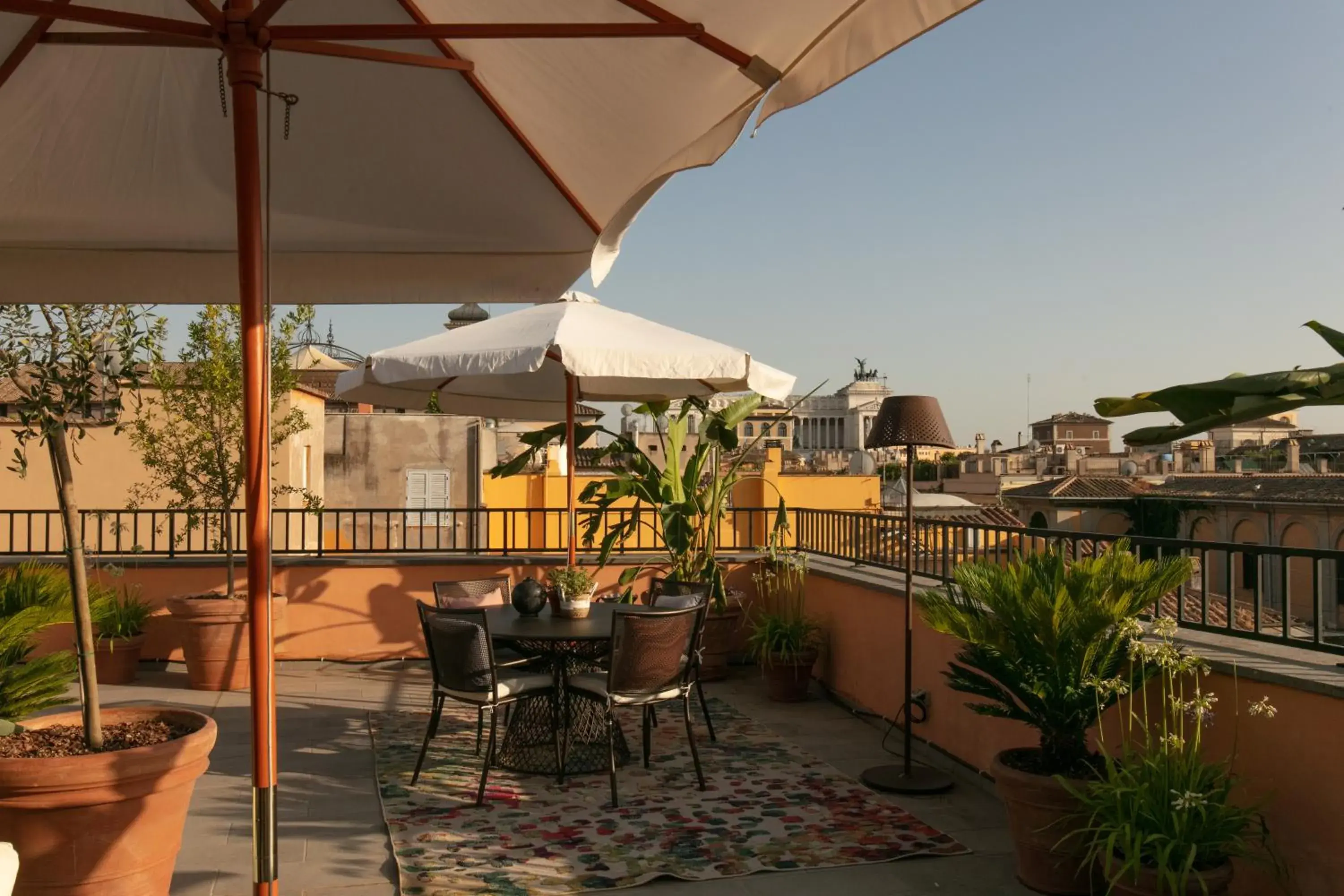 Apartment with Terrace in Umiltà 36 Apartment with Terrace in Umiltà 36