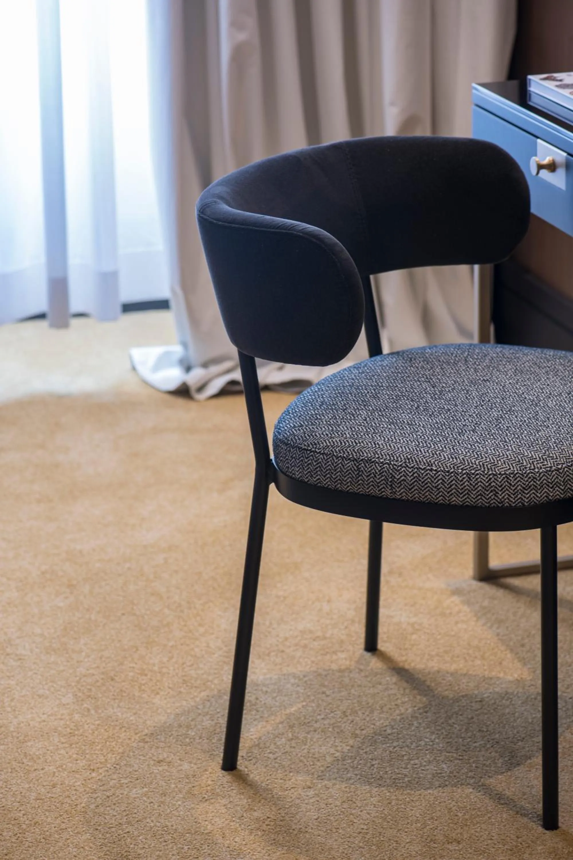 Seating area in Umiltà 36