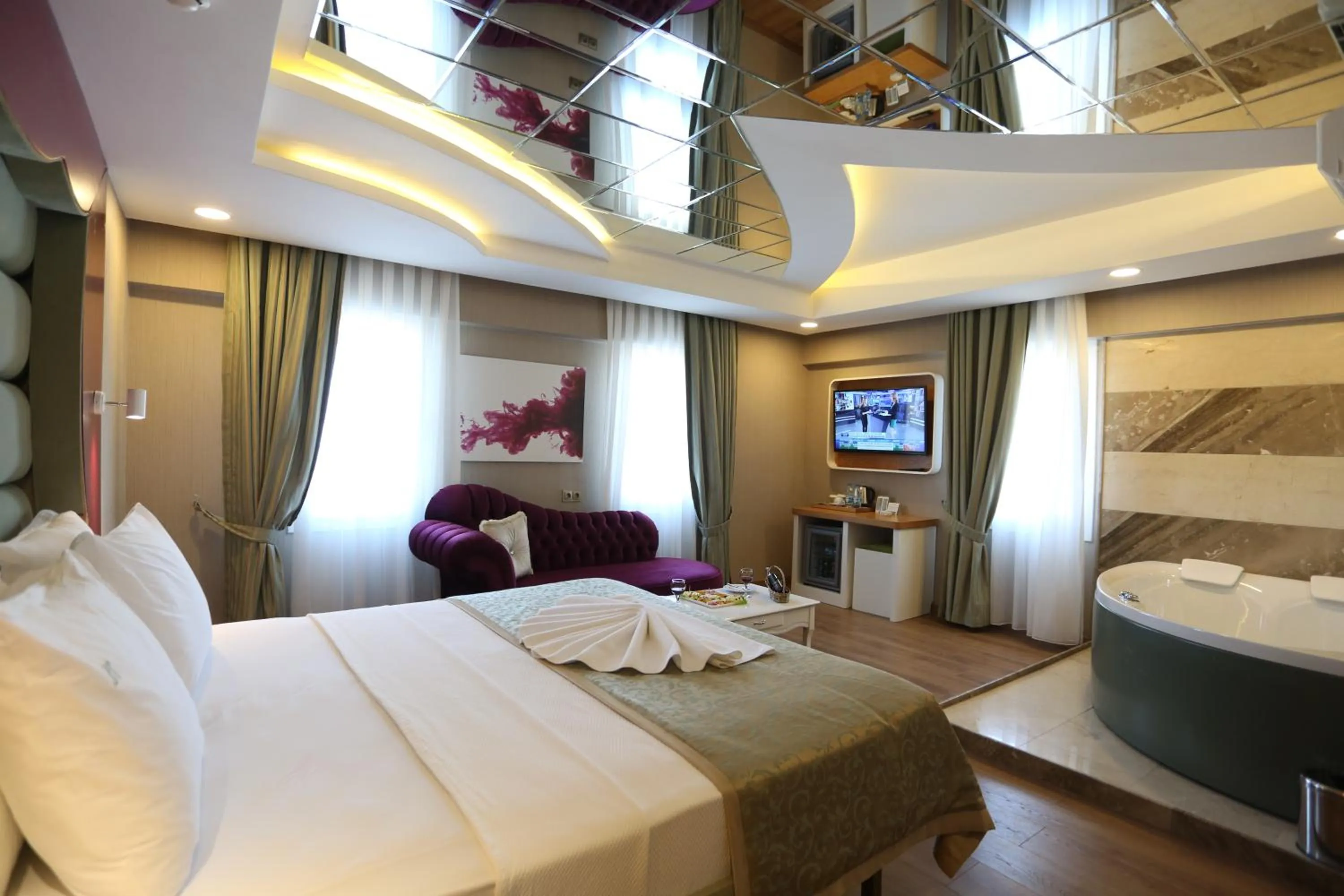 Bed in Life Corner Hotel