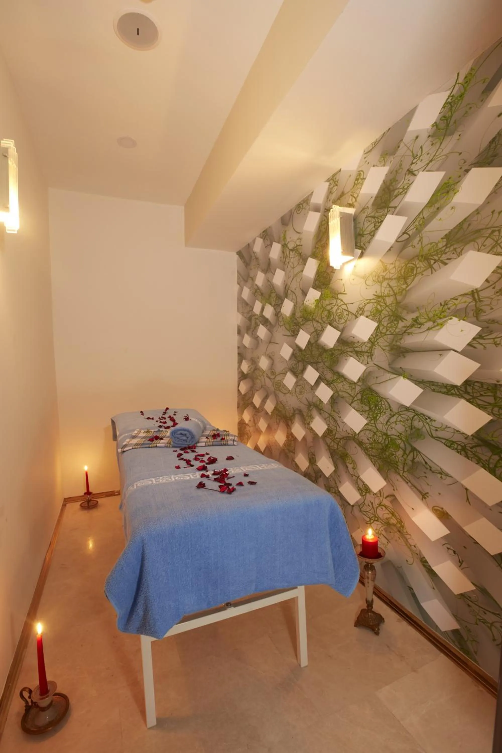 Massage, Bed in Life Corner Hotel