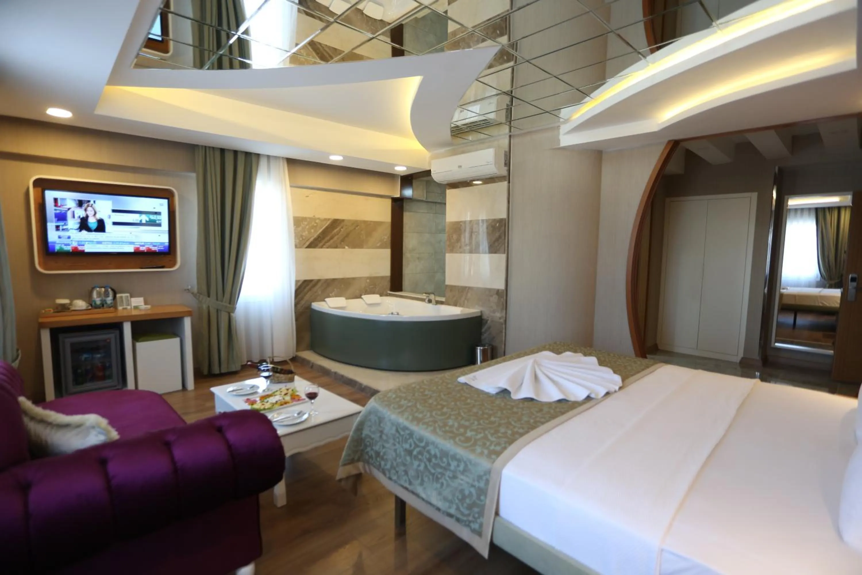 Bed in Life Corner Hotel