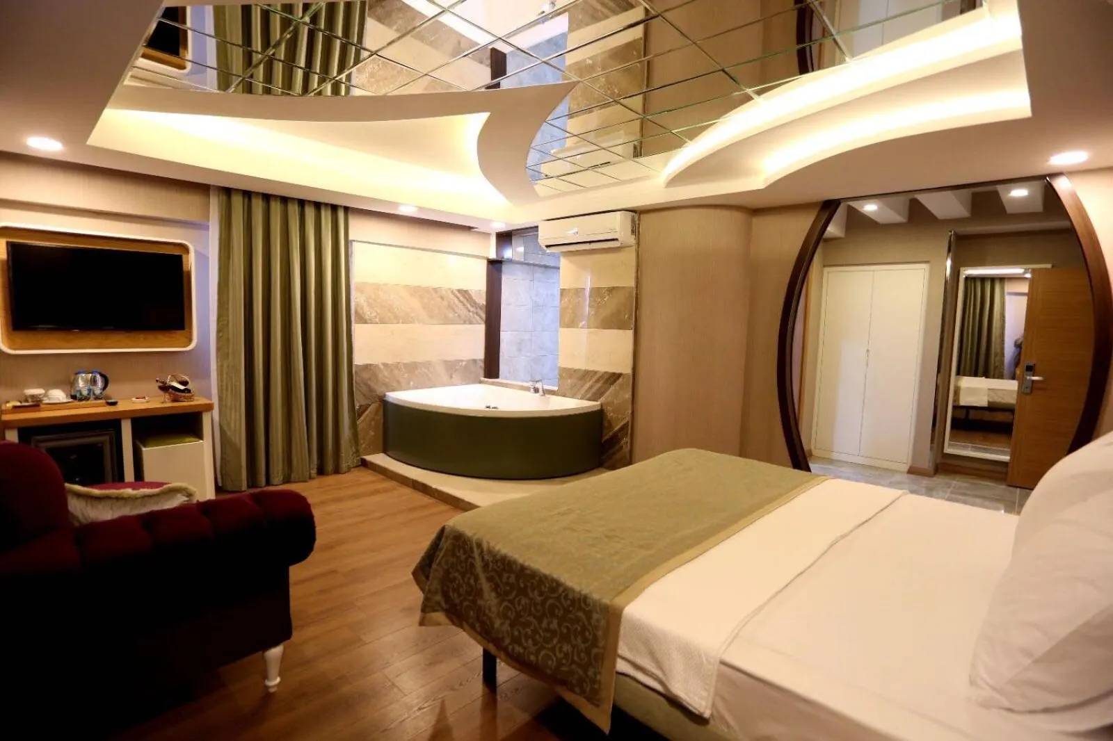 Bed in Life Corner Hotel