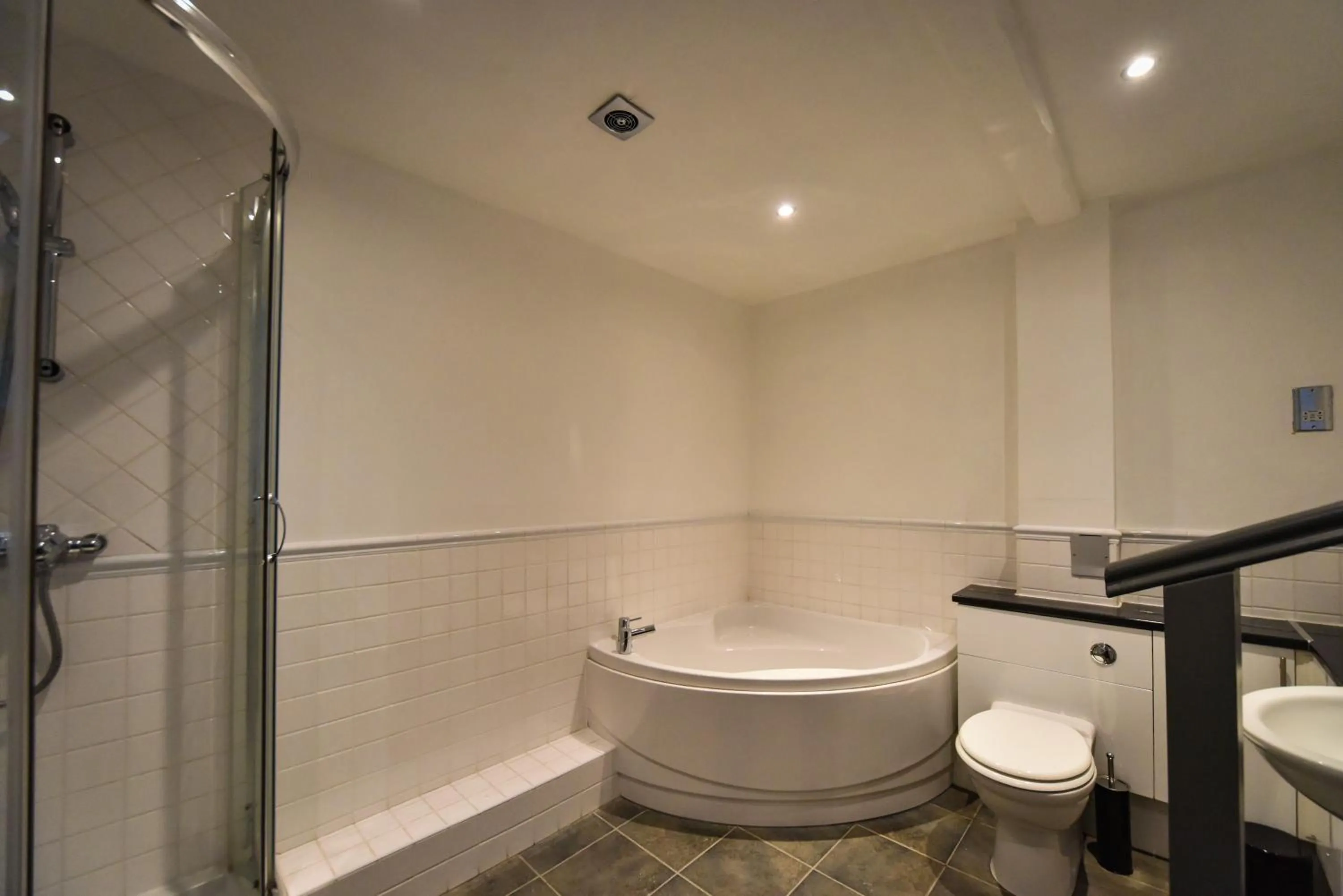 Shower in The Bear Inn