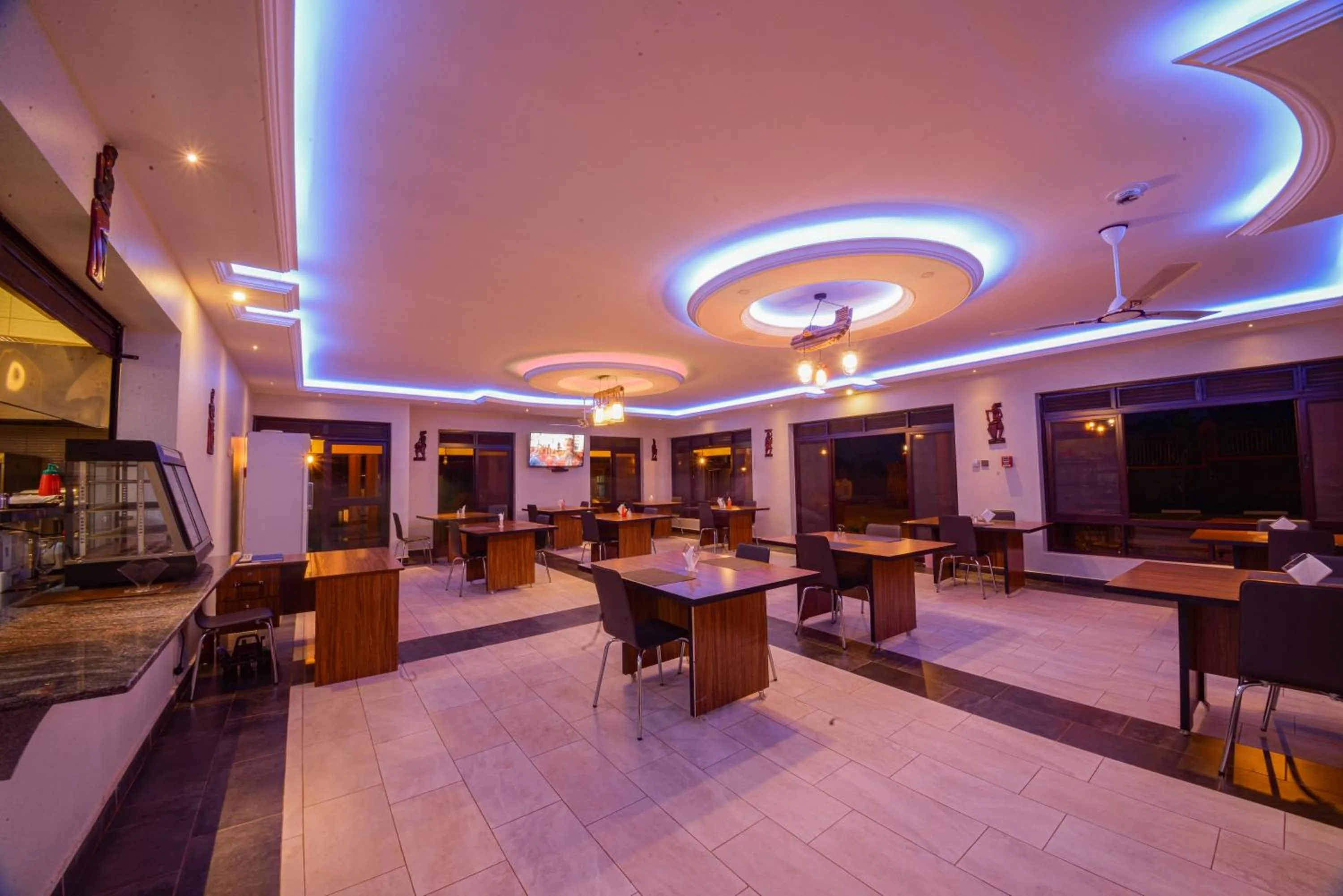 Restaurant/places to eat in Mlex Hotel
