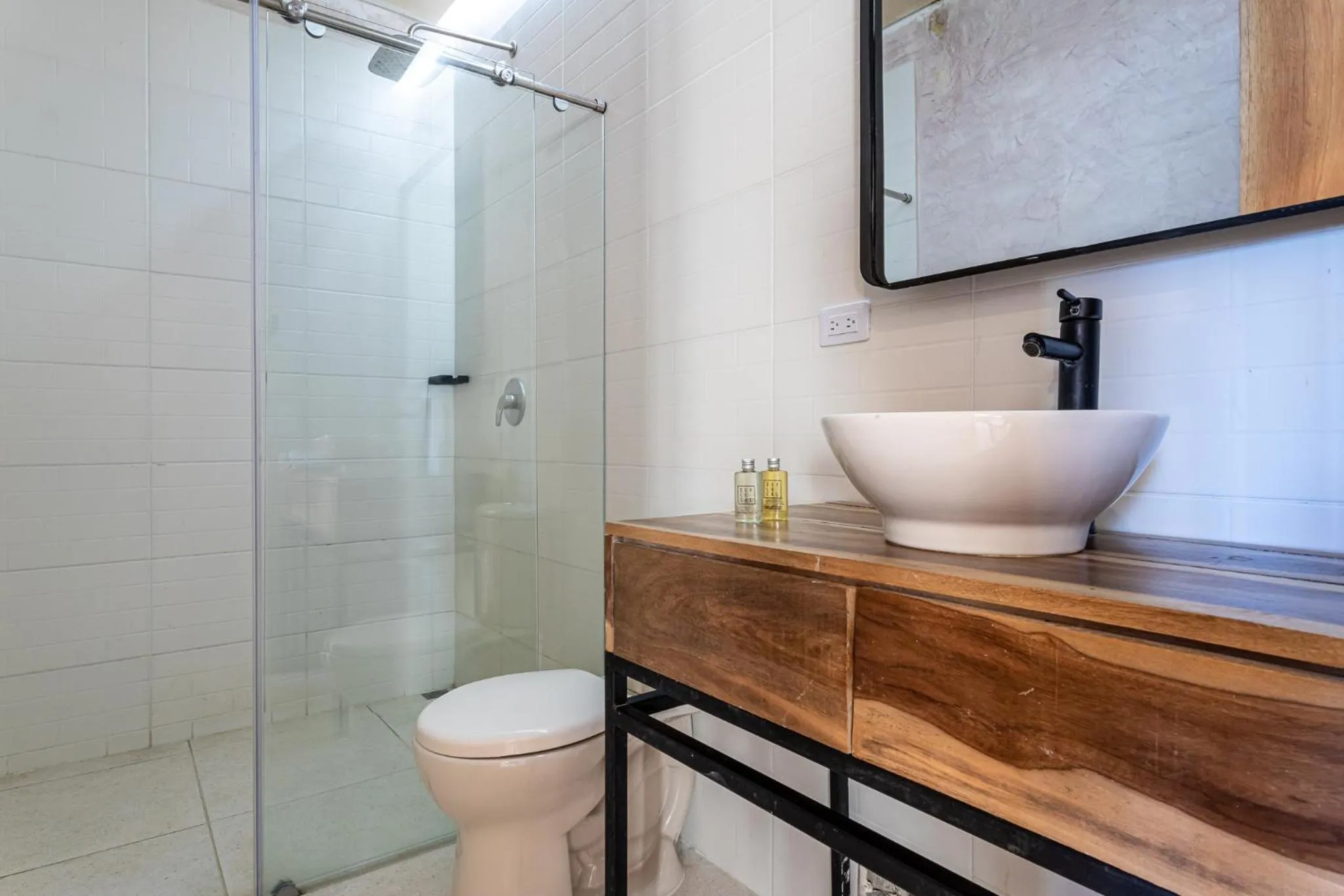 Shower in Soy Local Santa Marta