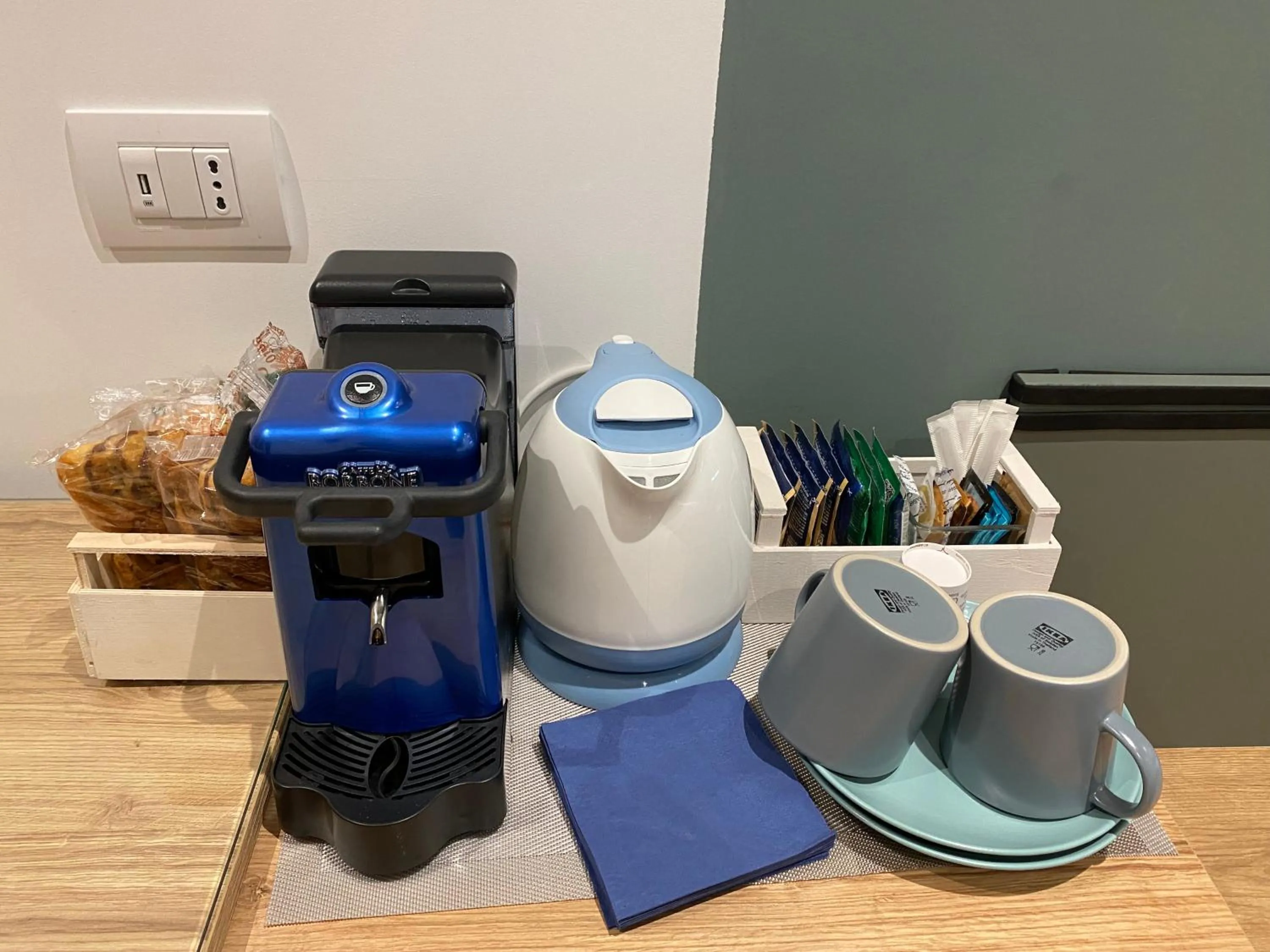 Coffee/tea facilities in B&B Amadema