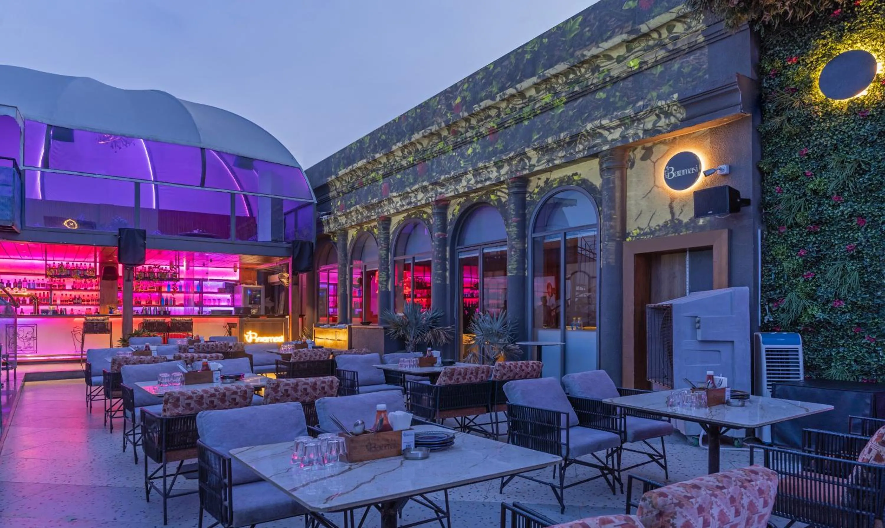 Restaurant/places to eat in Treebo Premium Baramasi By Jai Club Prime