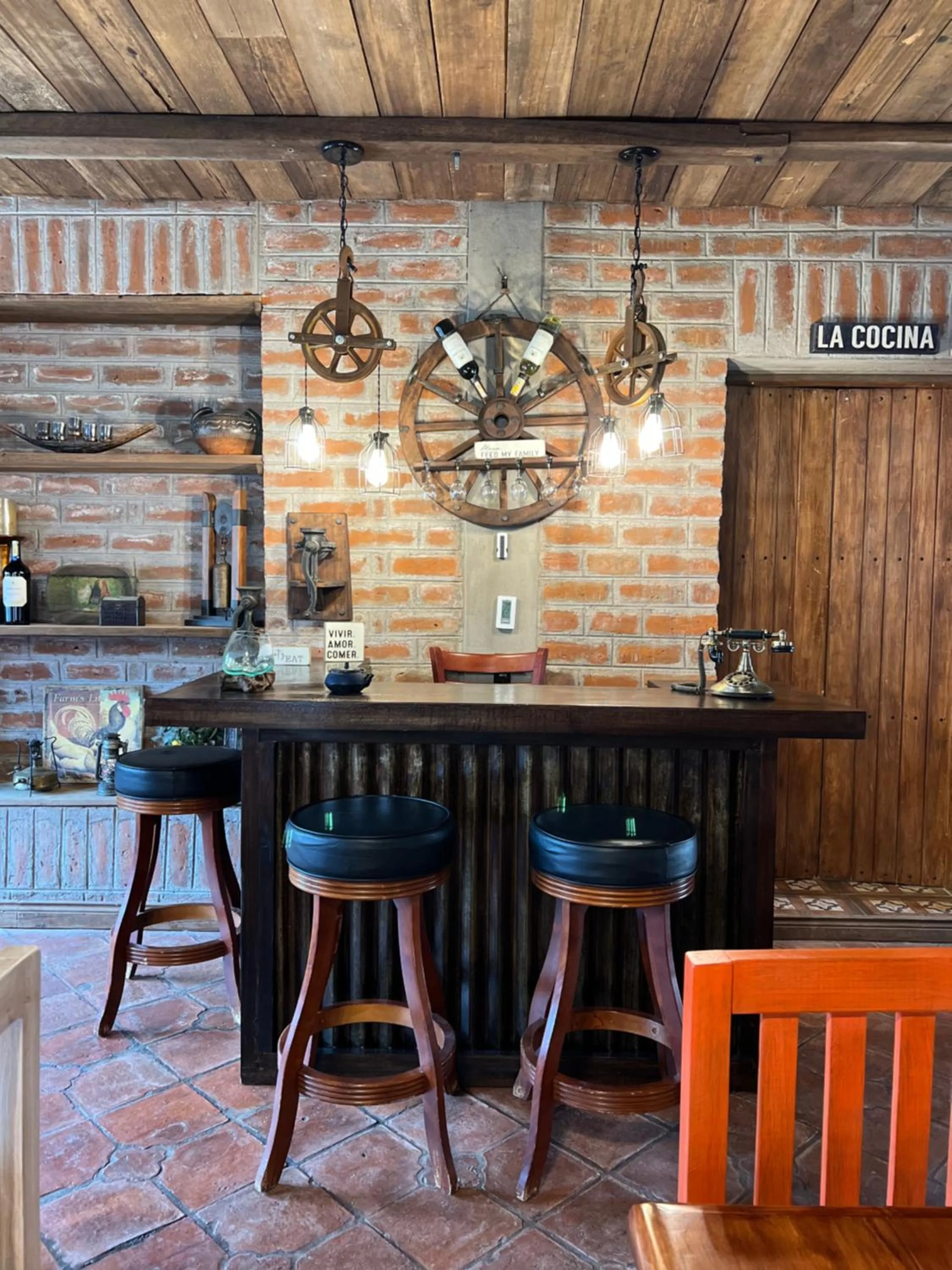 Restaurant/places to eat in Hacienda Santa Ana Lodging