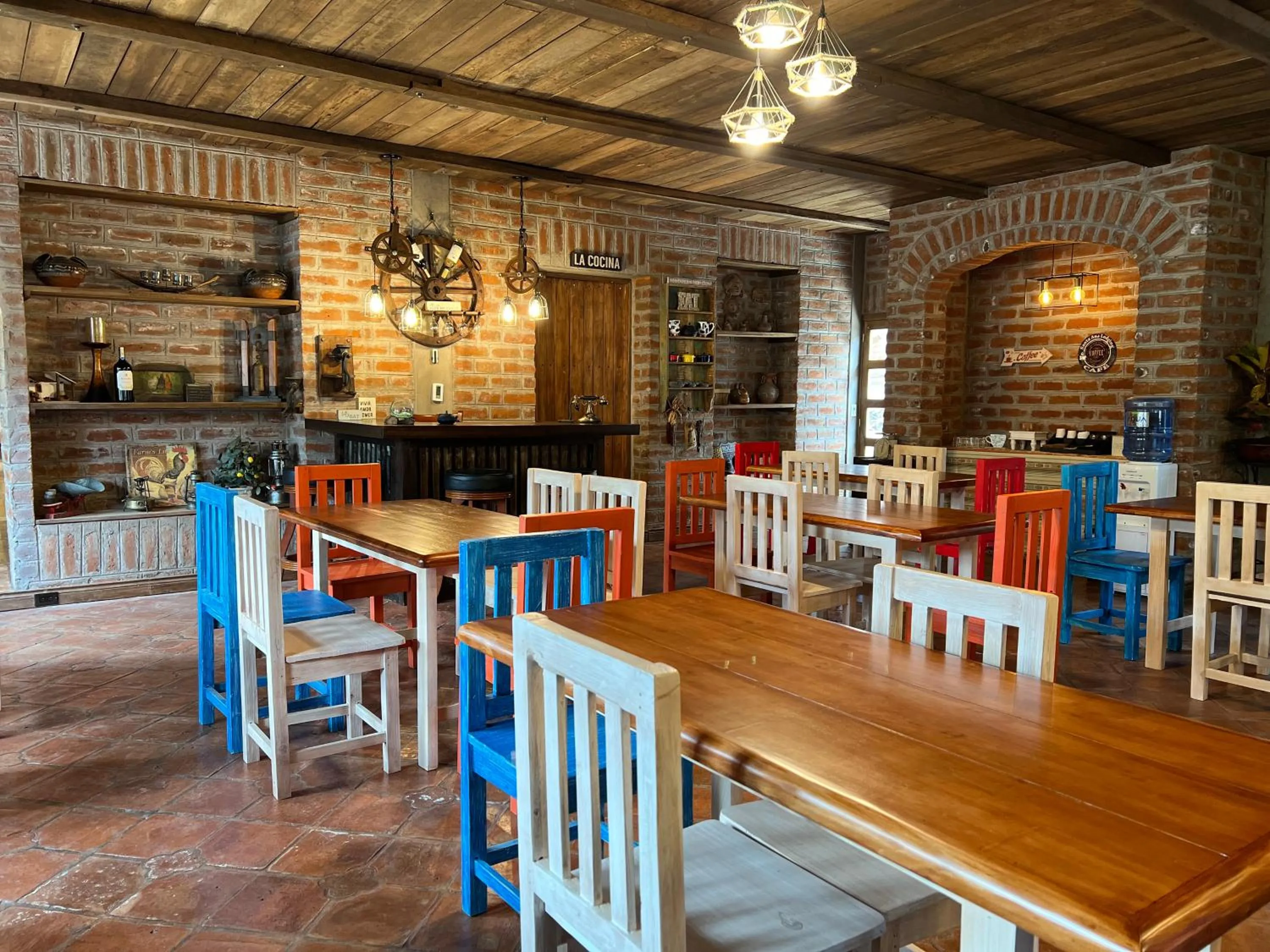 Restaurant/places to eat in Hacienda Santa Ana Lodging