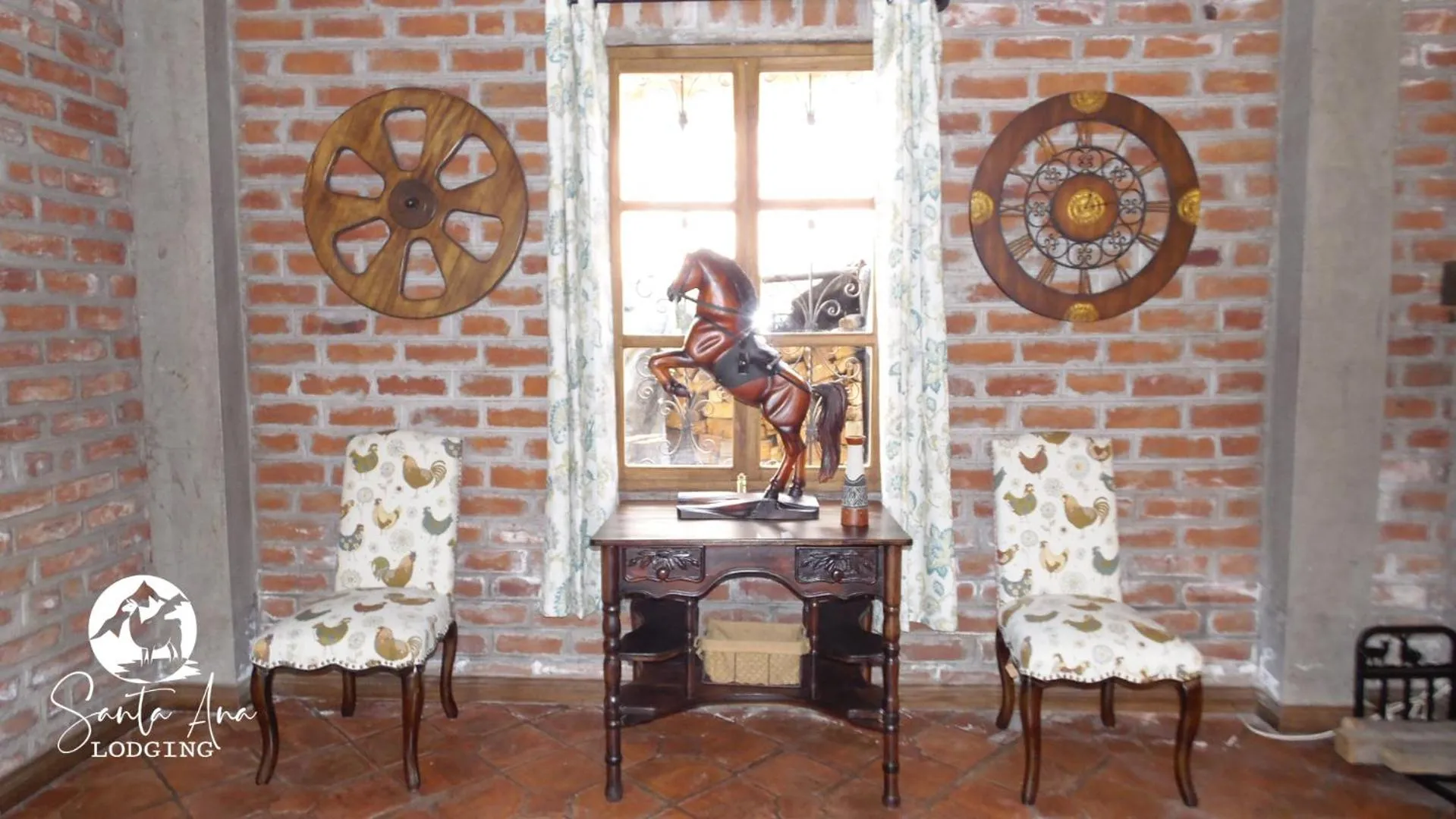 Restaurant/places to eat in Hacienda Santa Ana Lodging