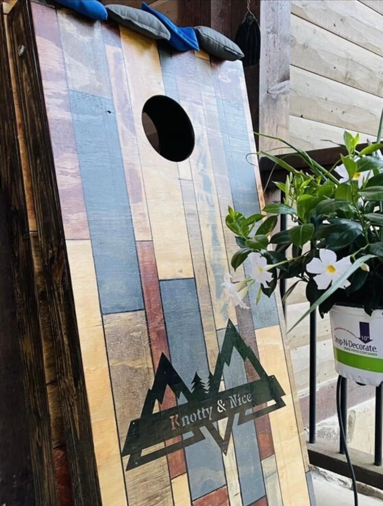 Balcony/Terrace in Knotty and Nice Luxury Cabin