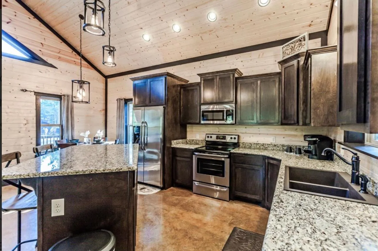 Kitchen or kitchenette in Knotty and Nice Luxury Cabin