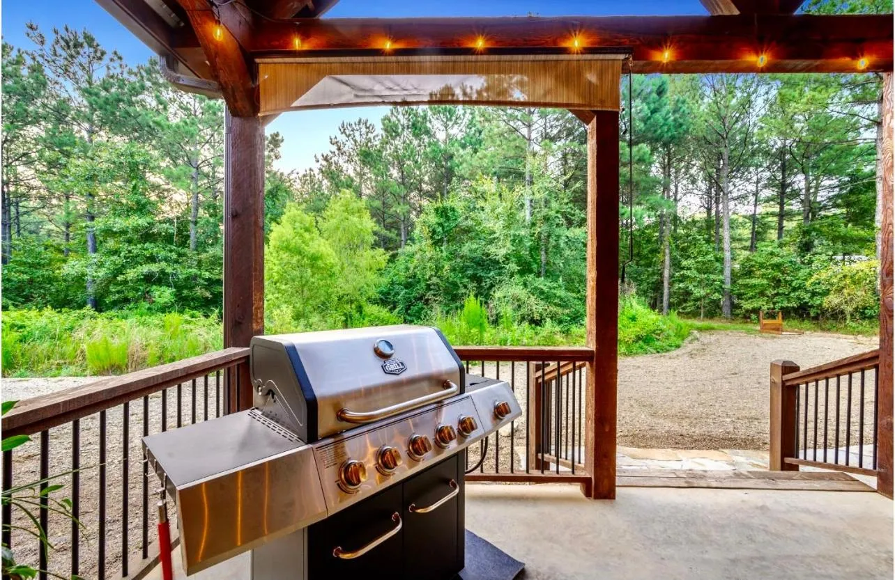 BBQ facilities in Knotty and Nice Luxury Cabin