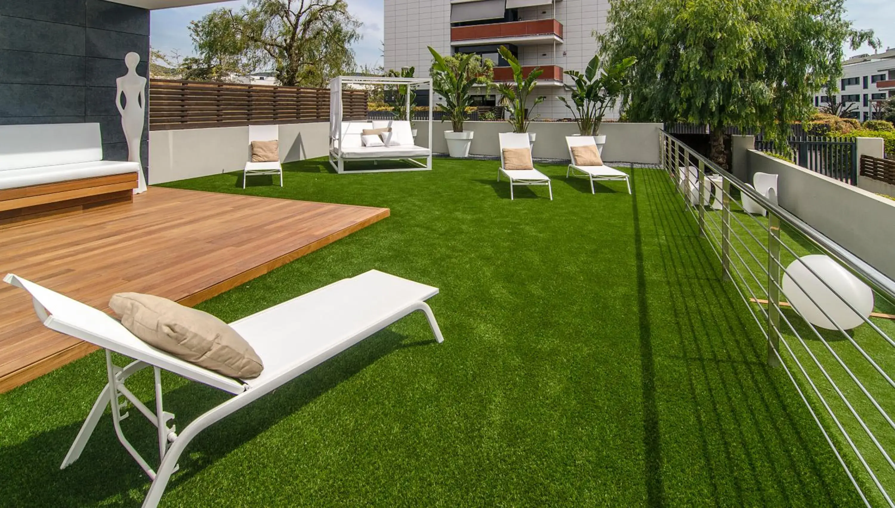 Sitges Spaces Garden Paradise 3 bedroom, 3 bathroom, huge PRIVATE garden-terrace, pool- sleeps up to 8 Sitges Spaces Garden Paradise 3 bedroom, 3 bathroom, huge PRIVATE garden-terrace, pool- sleeps up to 8