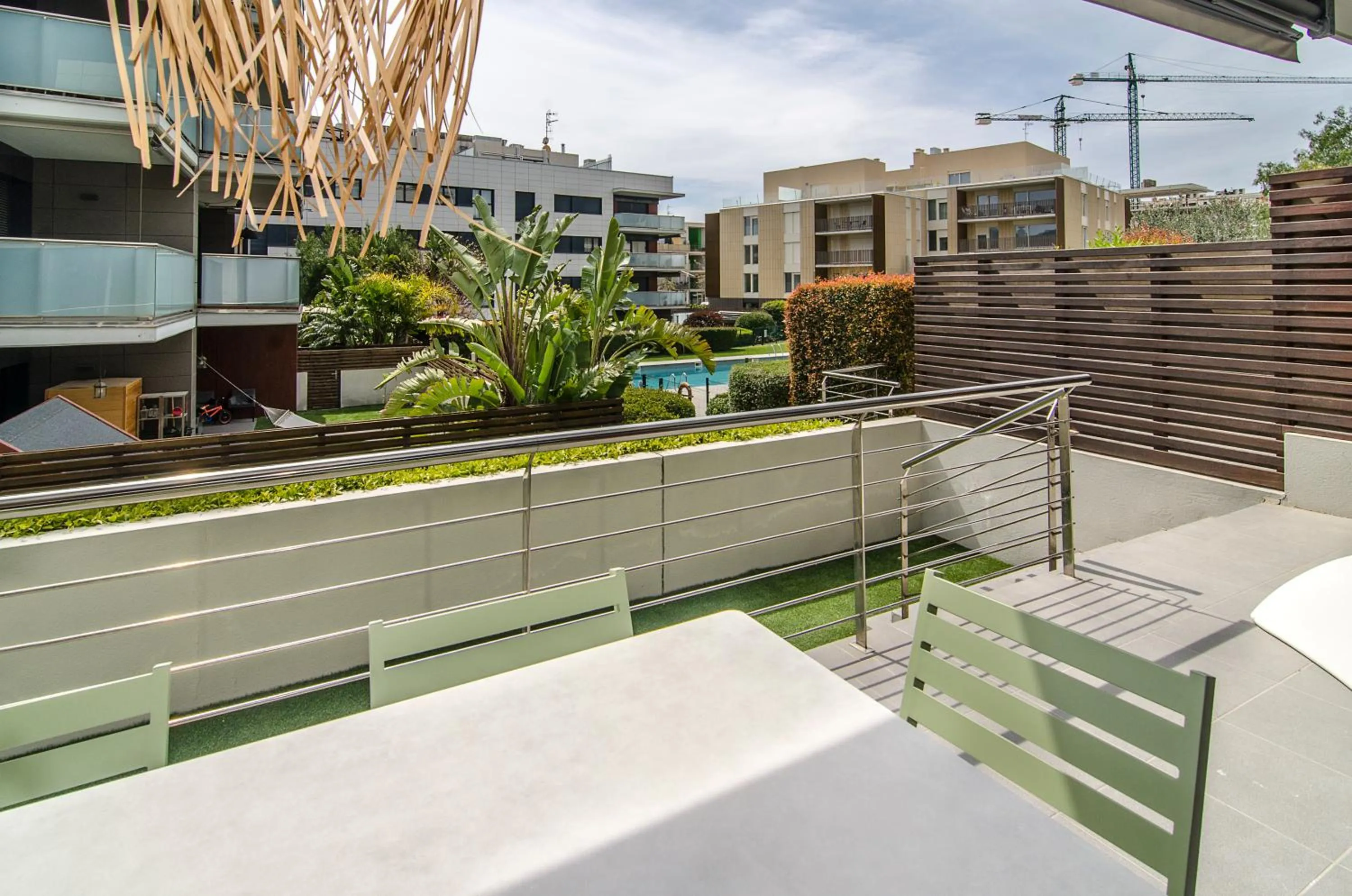 Sitges Spaces Garden Paradise 3 bedroom, 3 bathroom, huge PRIVATE garden-terrace, pool- sleeps up to 8