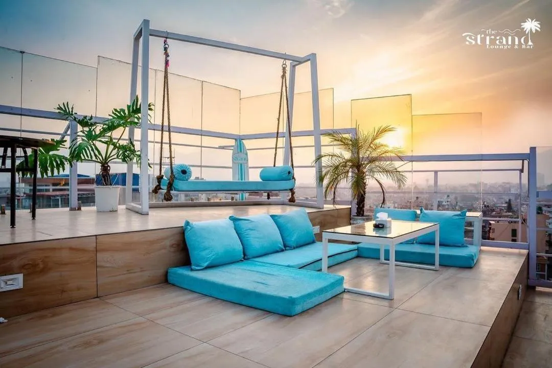 Restaurant/places to eat in Hotel Mirage Regency