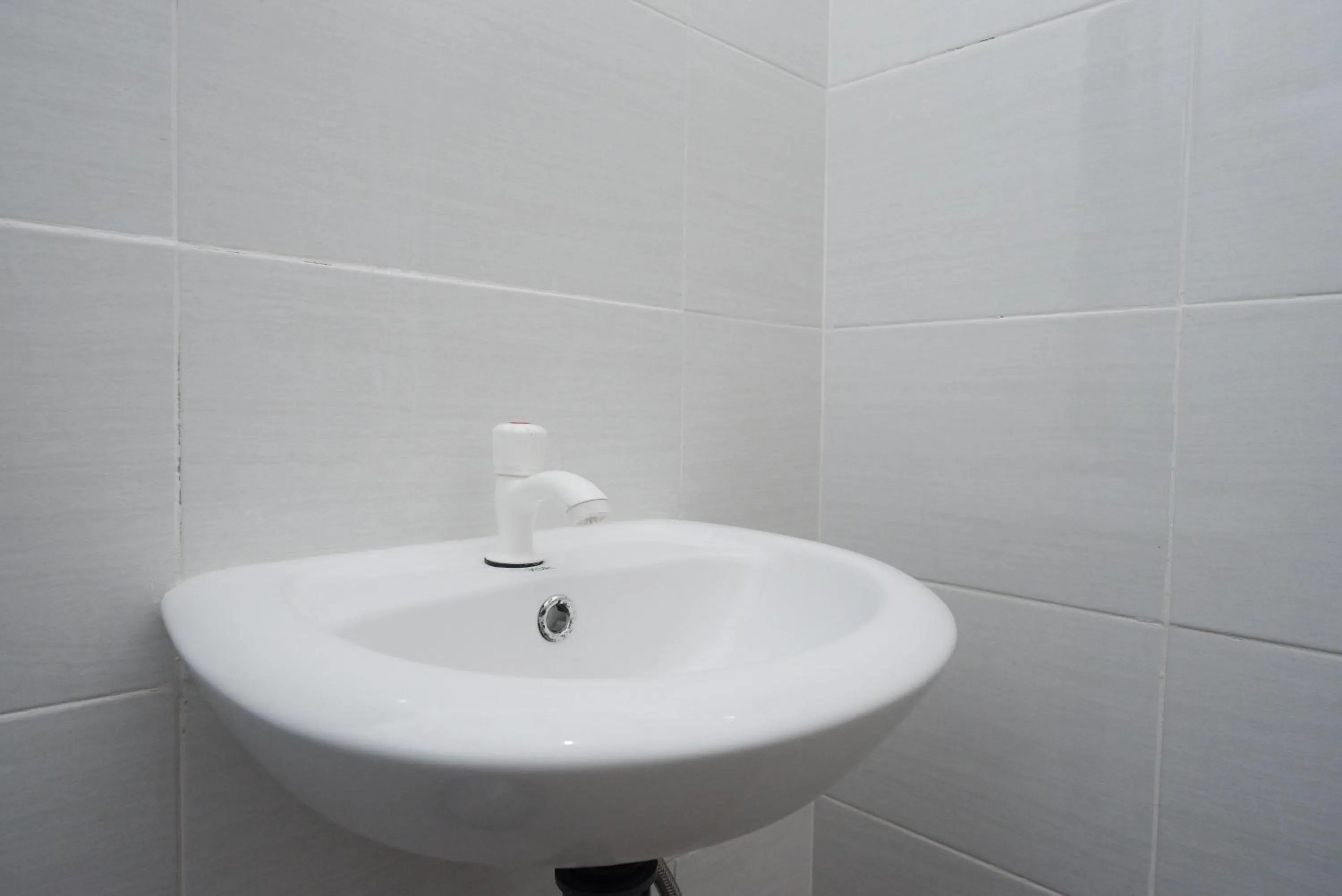 Bathroom in RedDoorz Plus @ Jl Pemuda Pati