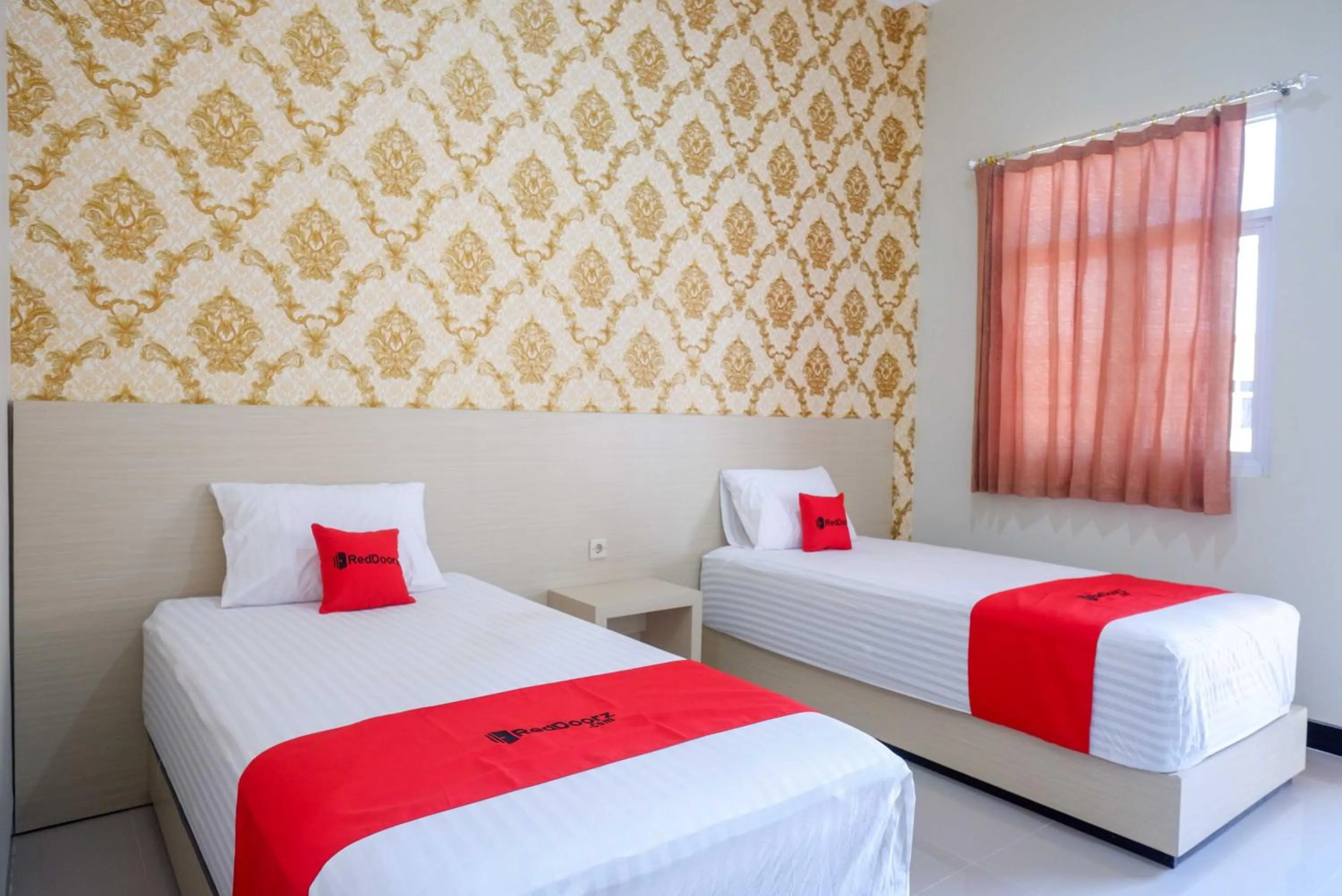 Bedroom, Bed in RedDoorz Plus @ Jl Pemuda Pati