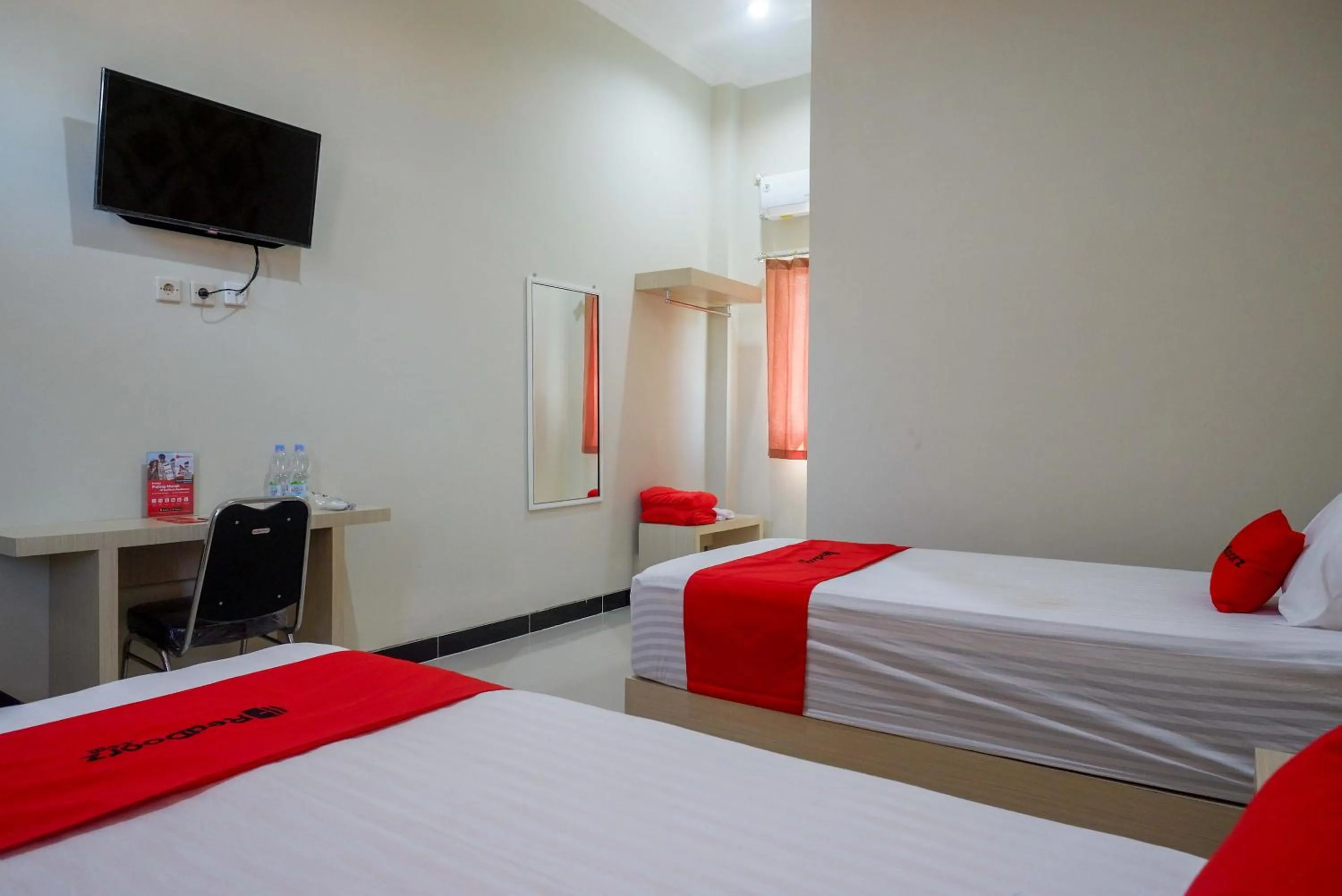 Bed in RedDoorz Plus @ Jl Pemuda Pati