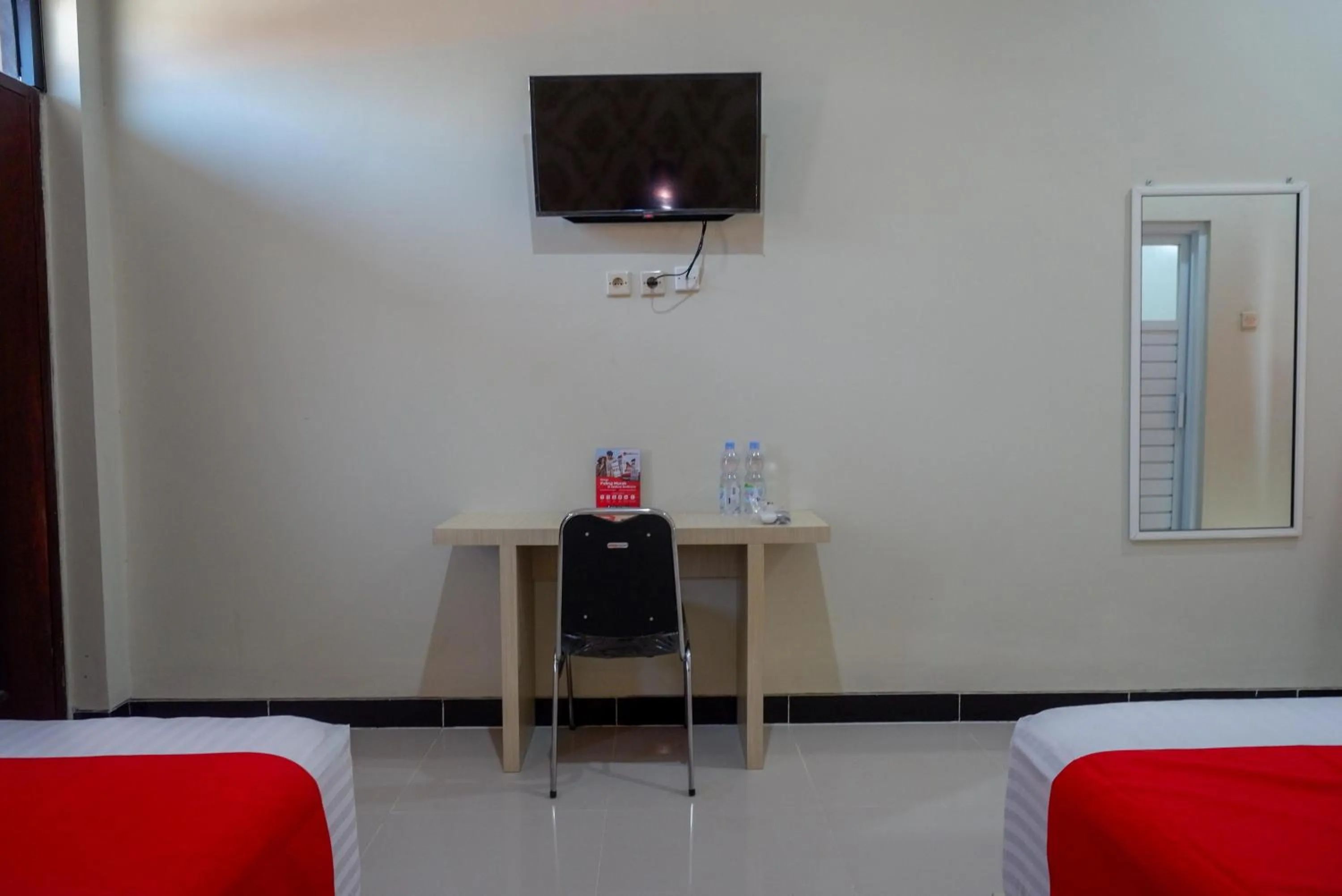 Bed in RedDoorz Plus @ Jl Pemuda Pati