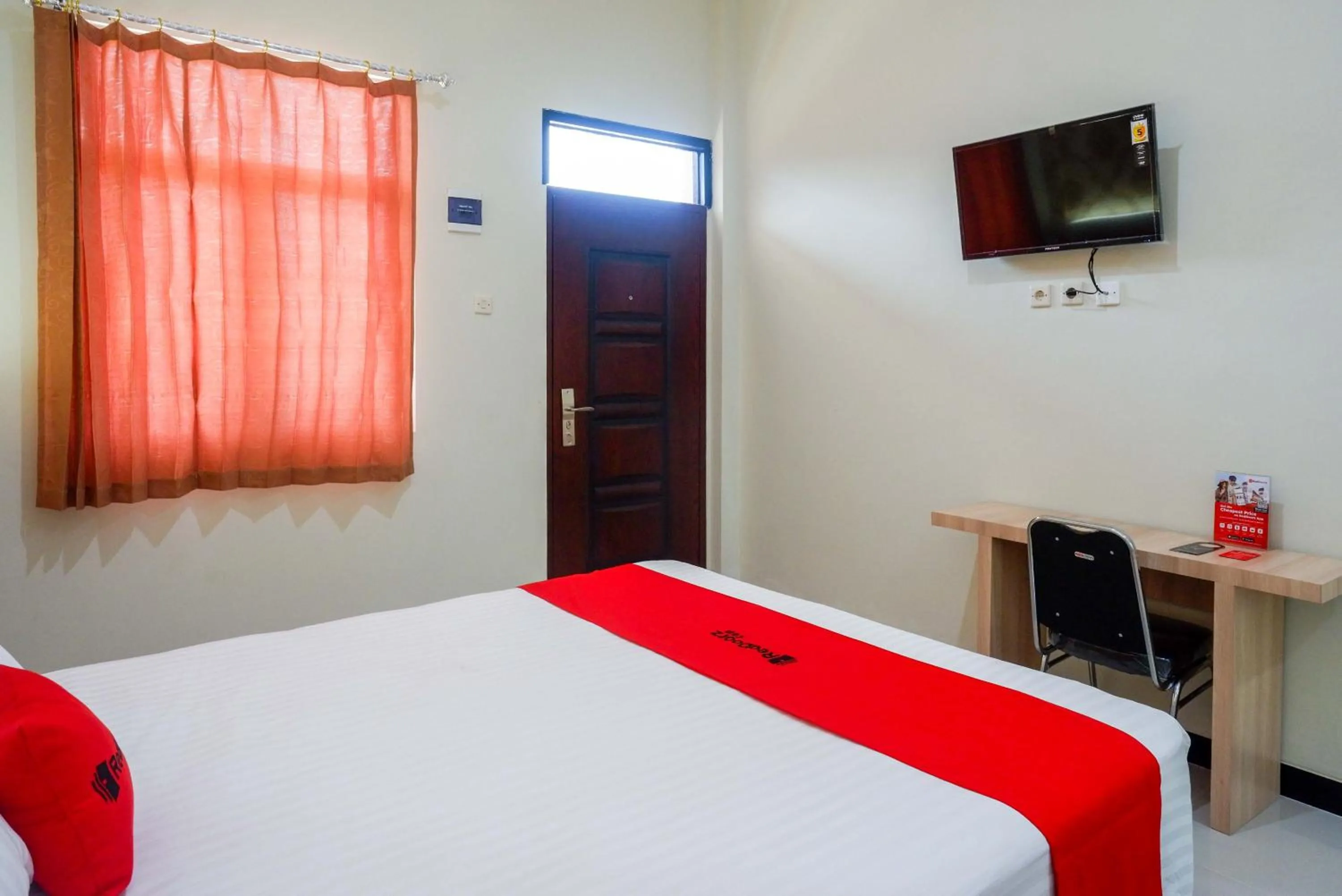 Bed in RedDoorz Plus @ Jl Pemuda Pati