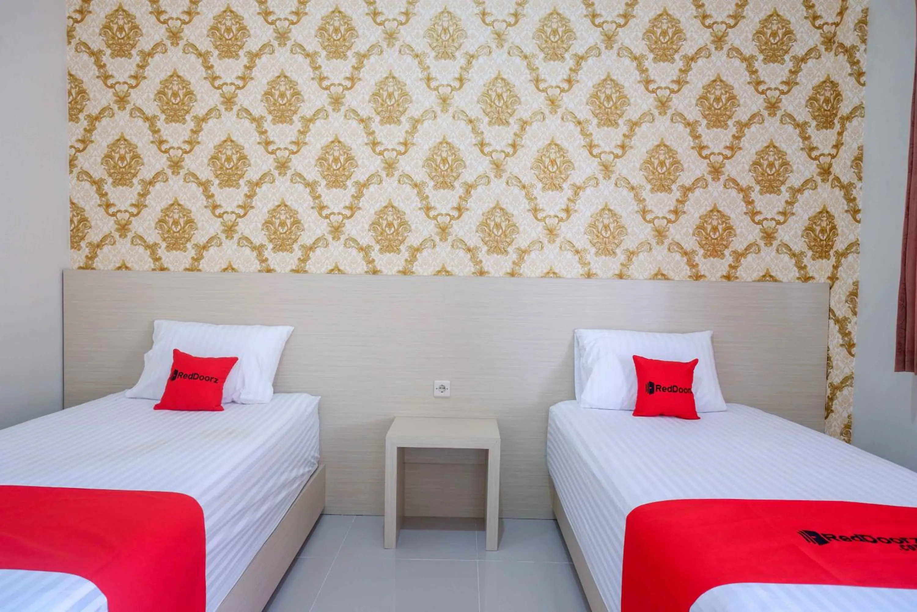 Bedroom, Bed in RedDoorz Plus @ Jl Pemuda Pati