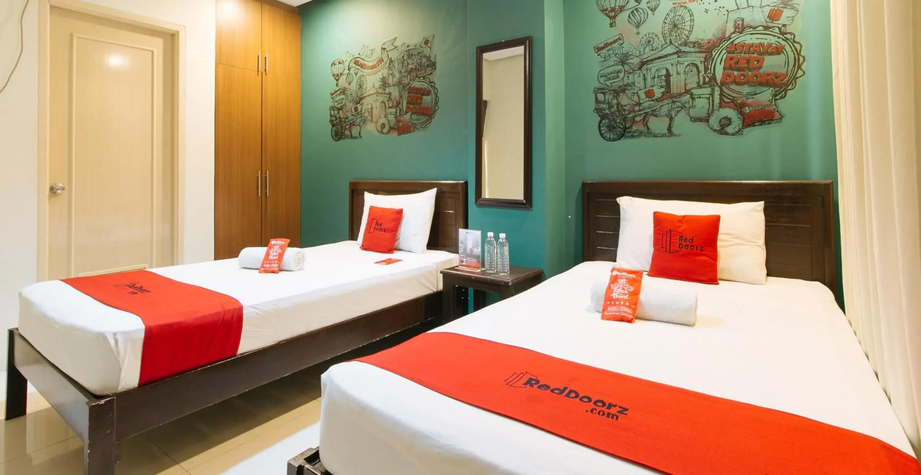 Deluxe Room in RedDoorz @ Balay Hiraya Apartment Deluxe Room in RedDoorz @ Balay Hiraya Apartment