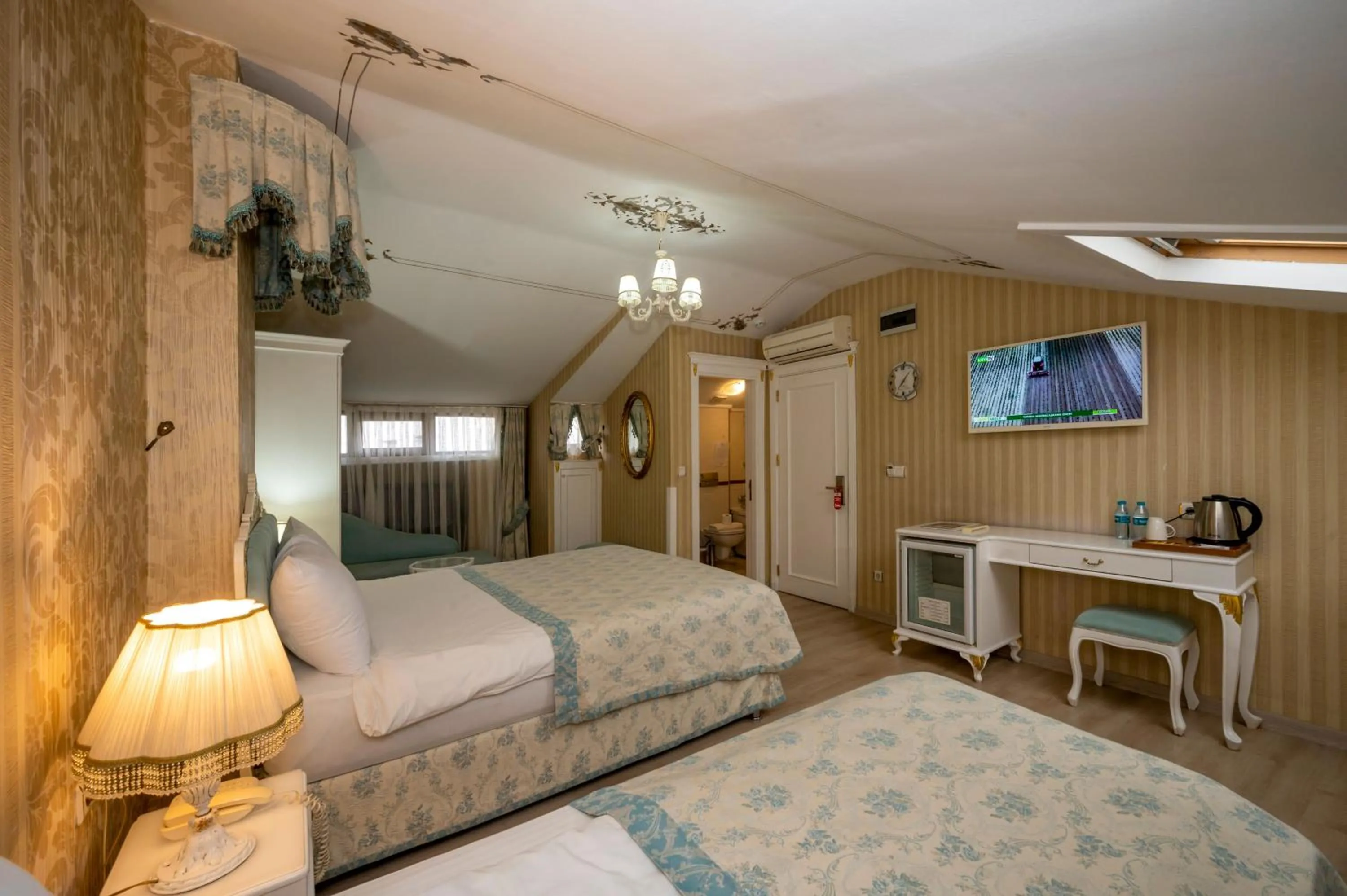 Massage, Bed in Villa Paradiso Hotel & Spa