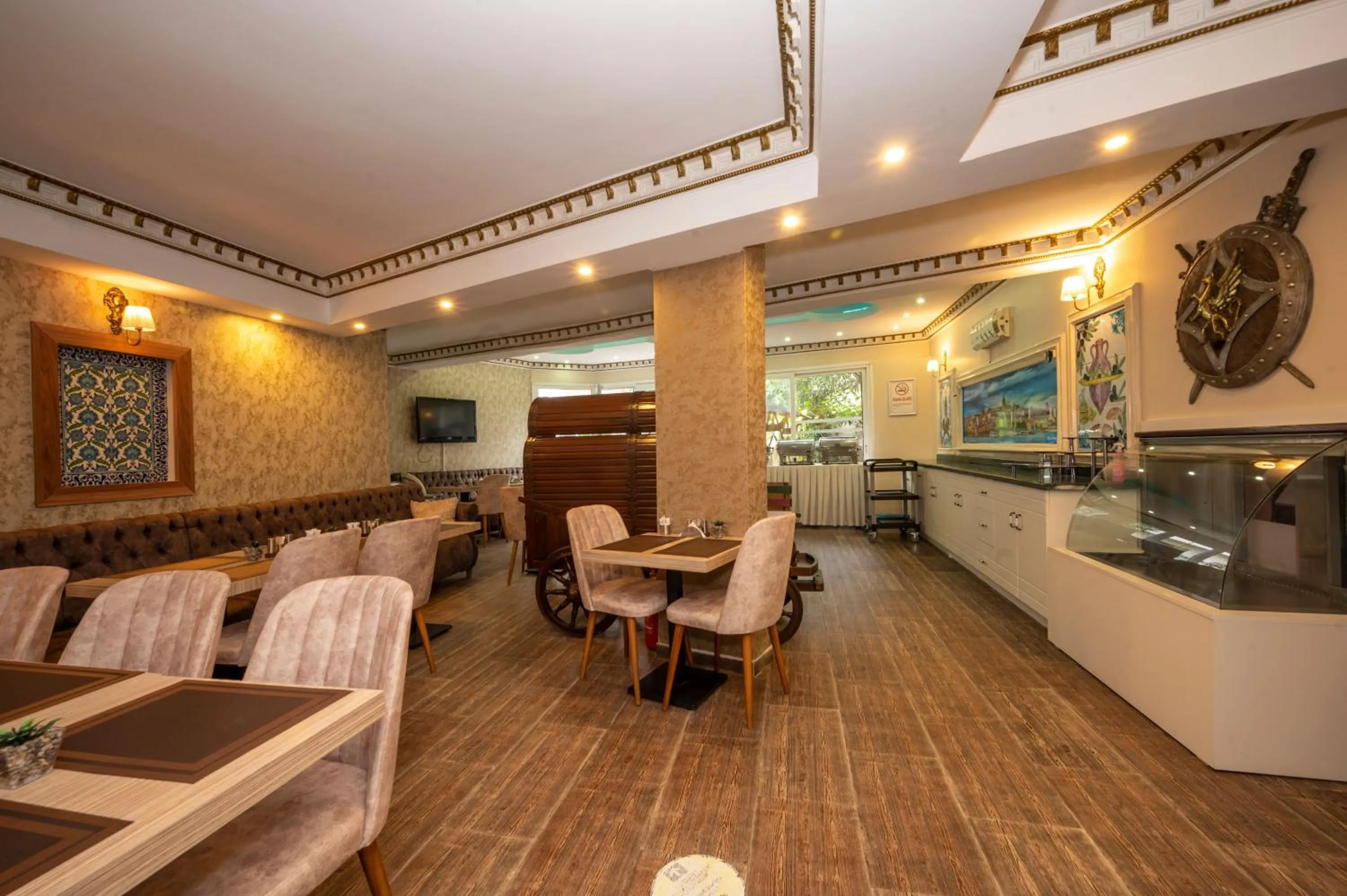 Restaurant/places to eat in Villa Paradiso Hotel & Spa