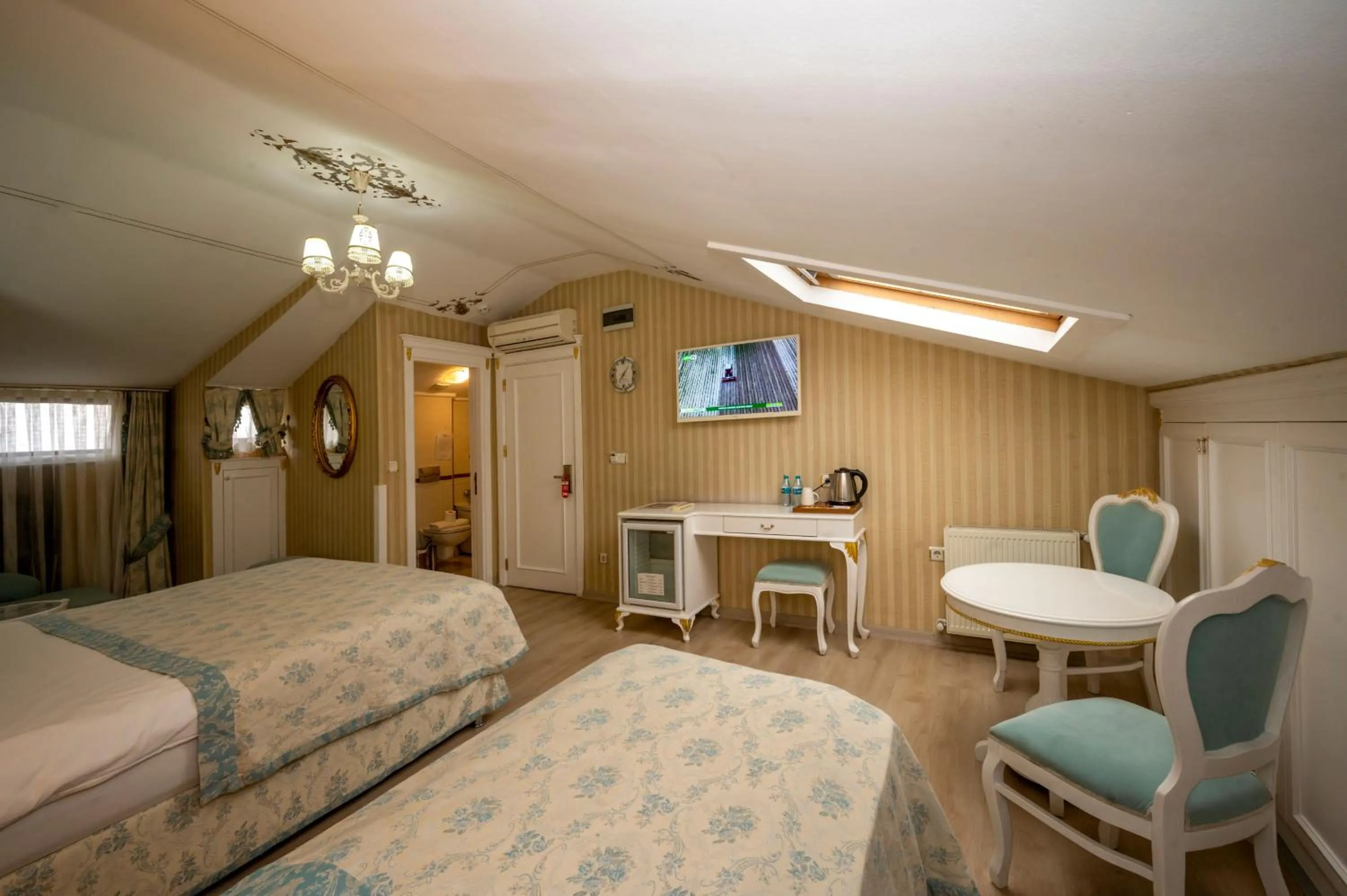 Bed in Villa Paradiso Hotel & Spa