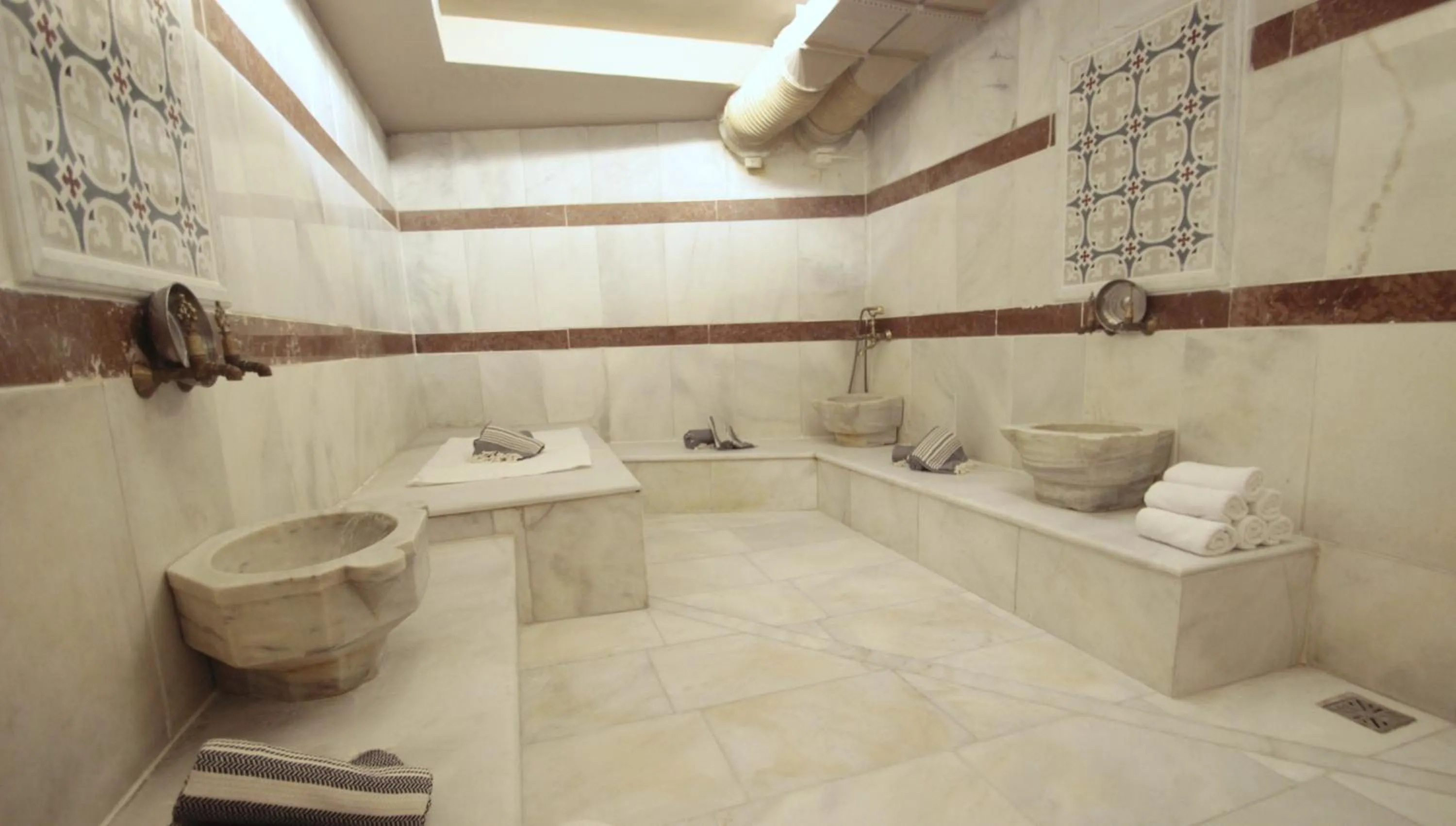 Steam room in Villa Paradiso Hotel & Spa