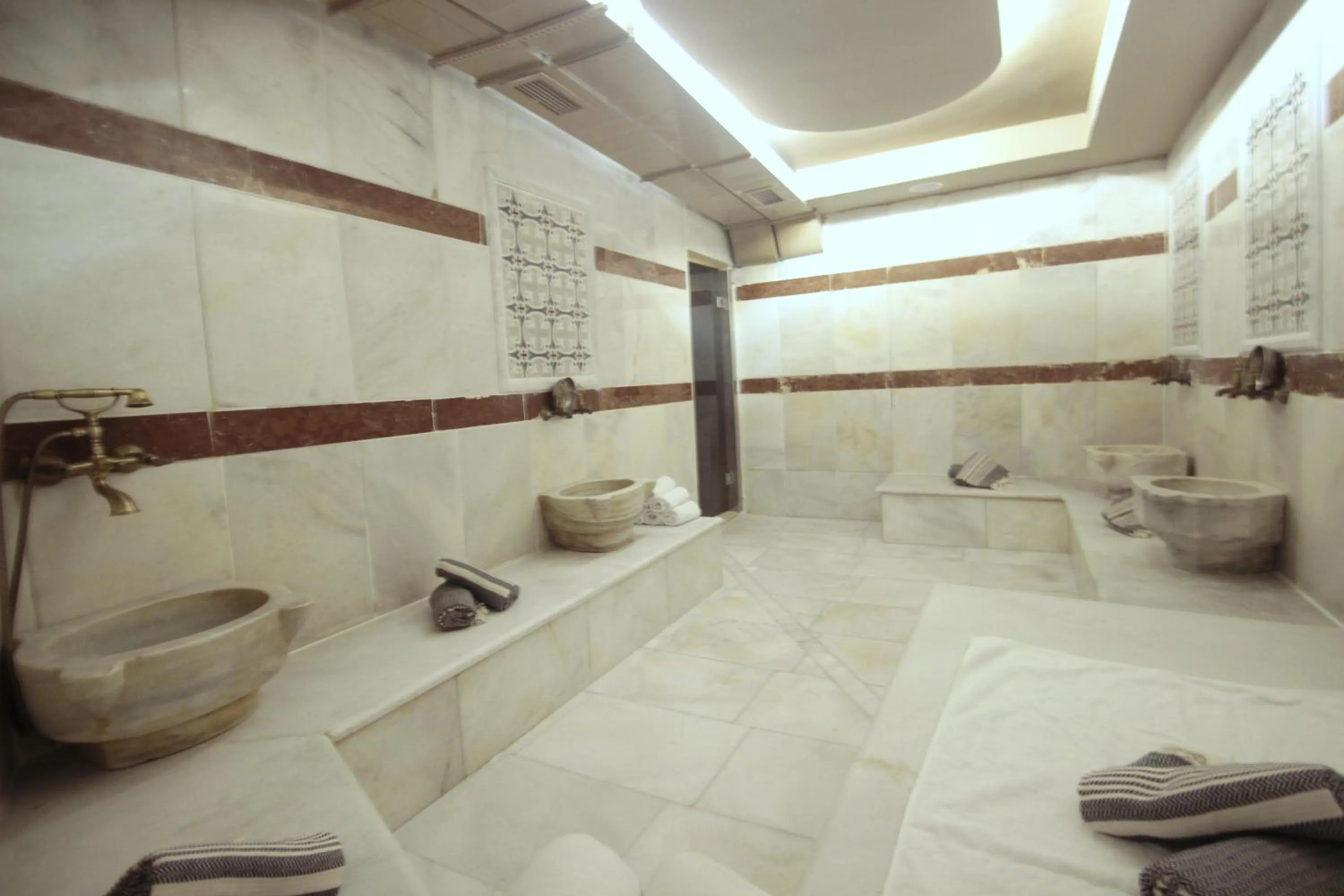 Steam room in Villa Paradiso Hotel & Spa