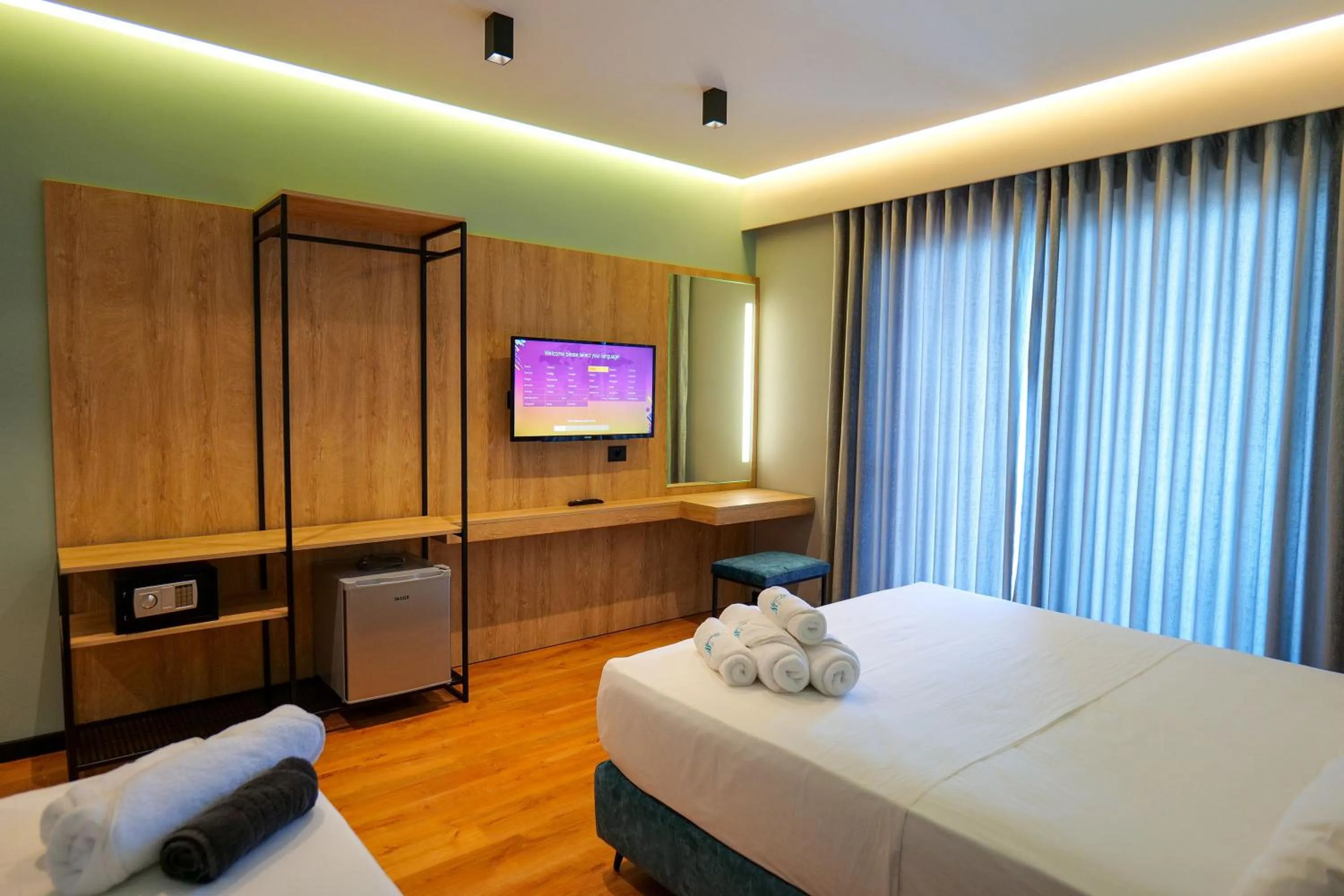 Photo of the whole room, Bed in Seawave Hotel