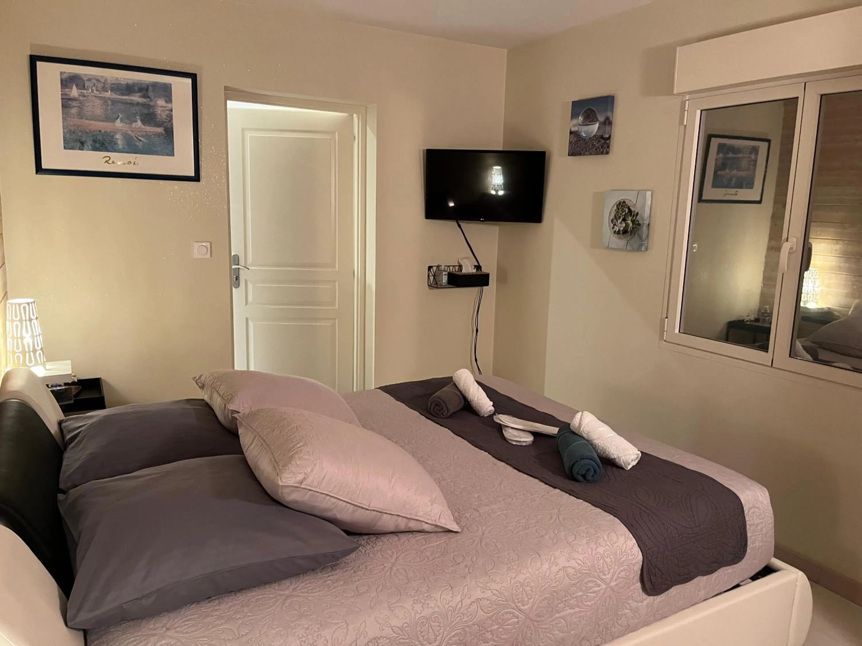 Bedroom, Bed in Chambres d hôtes Villa Anani Cosson alex