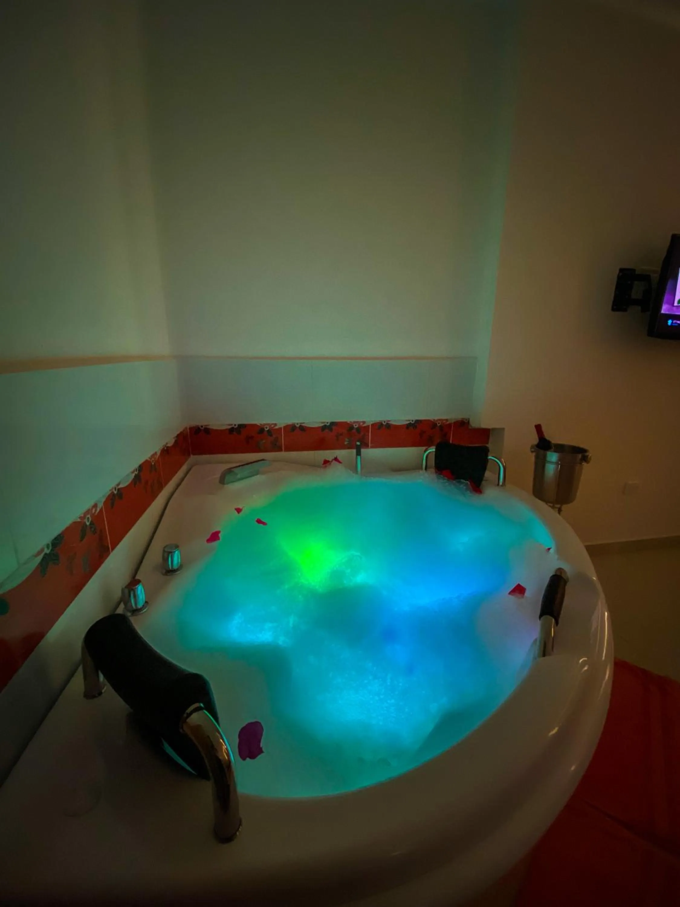 Hot Tub in Hotel Cabreromar