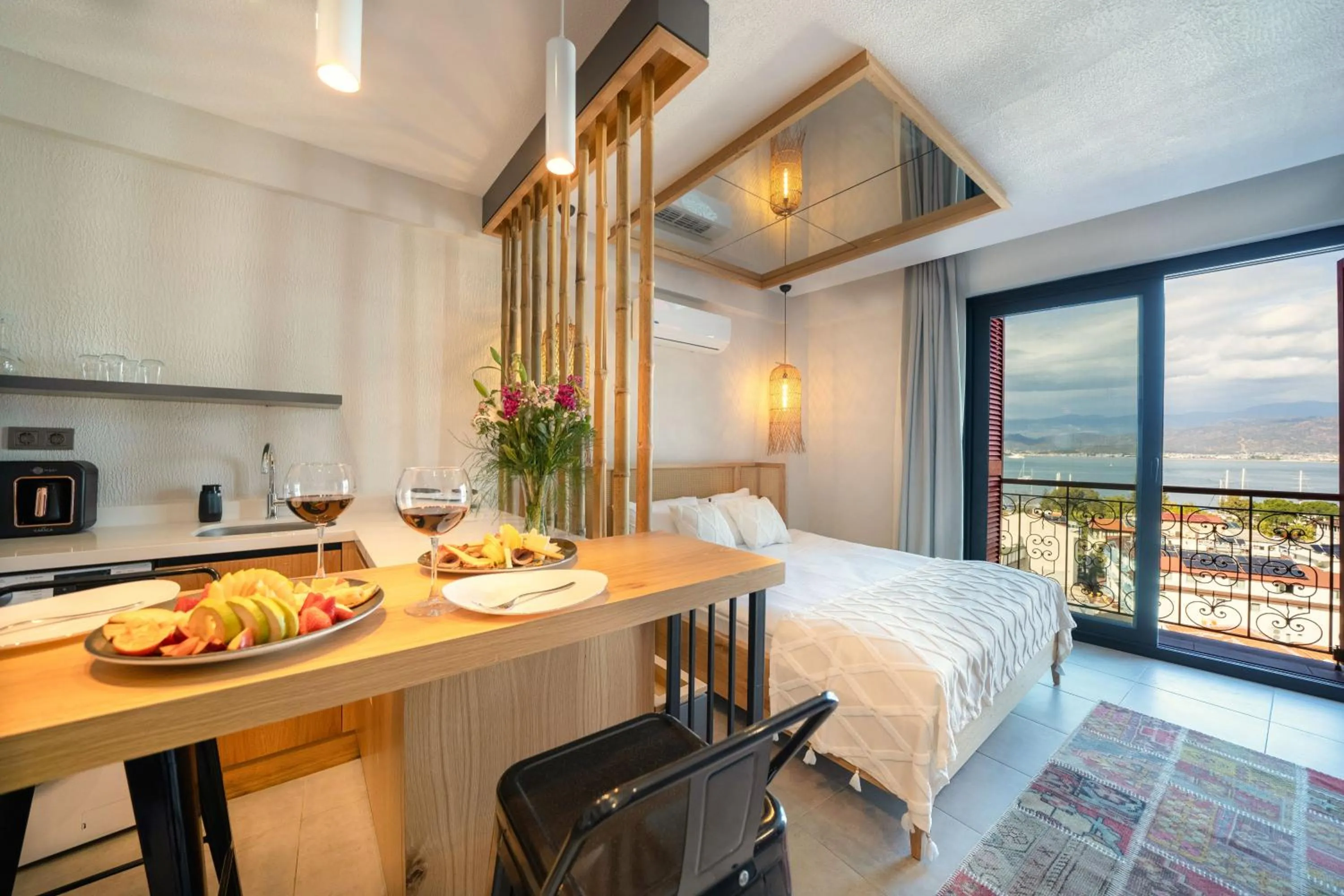 Dining area in Reddoors Suites Sea View