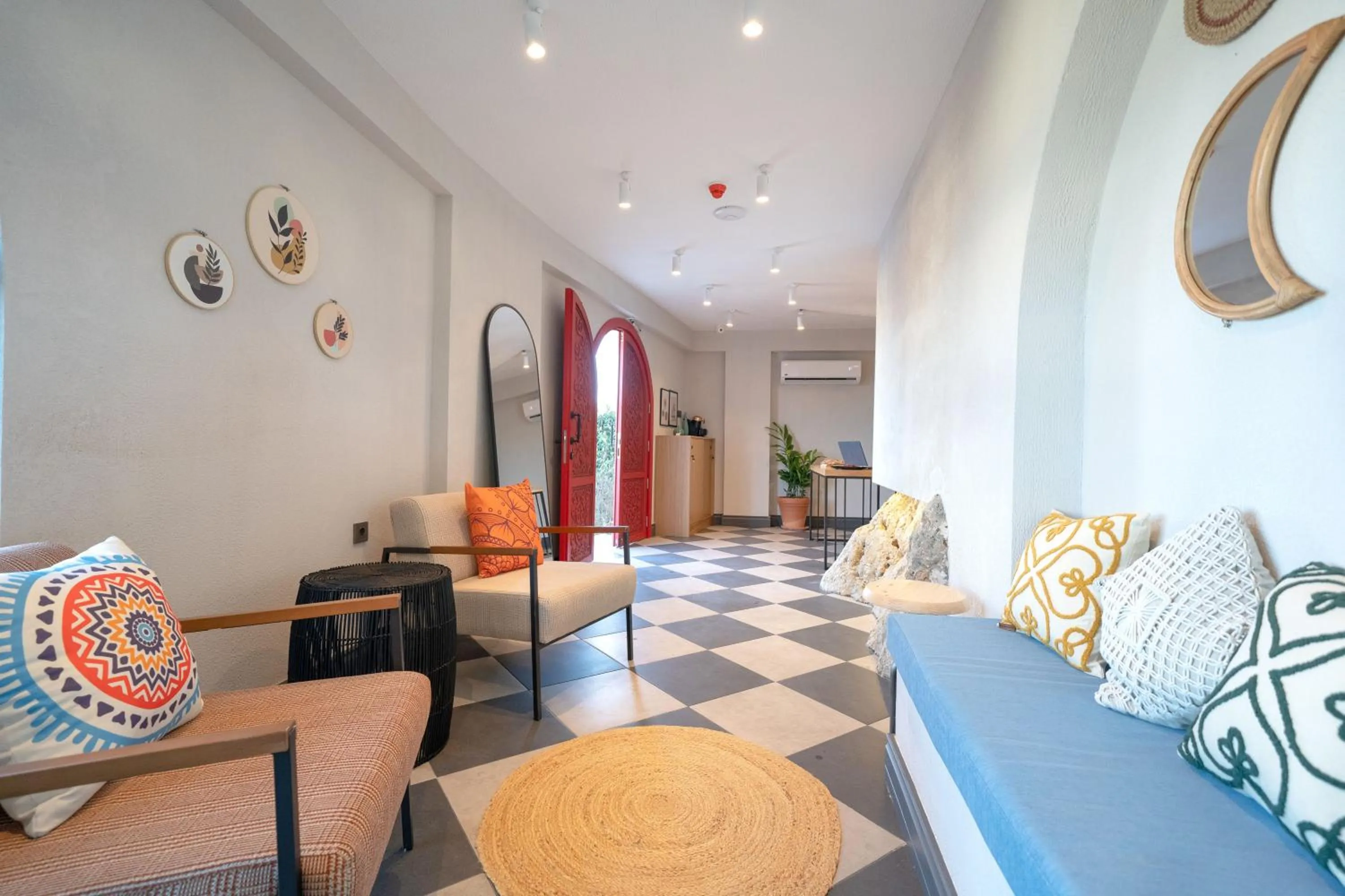 Lobby or reception in Reddoors Suites Sea View