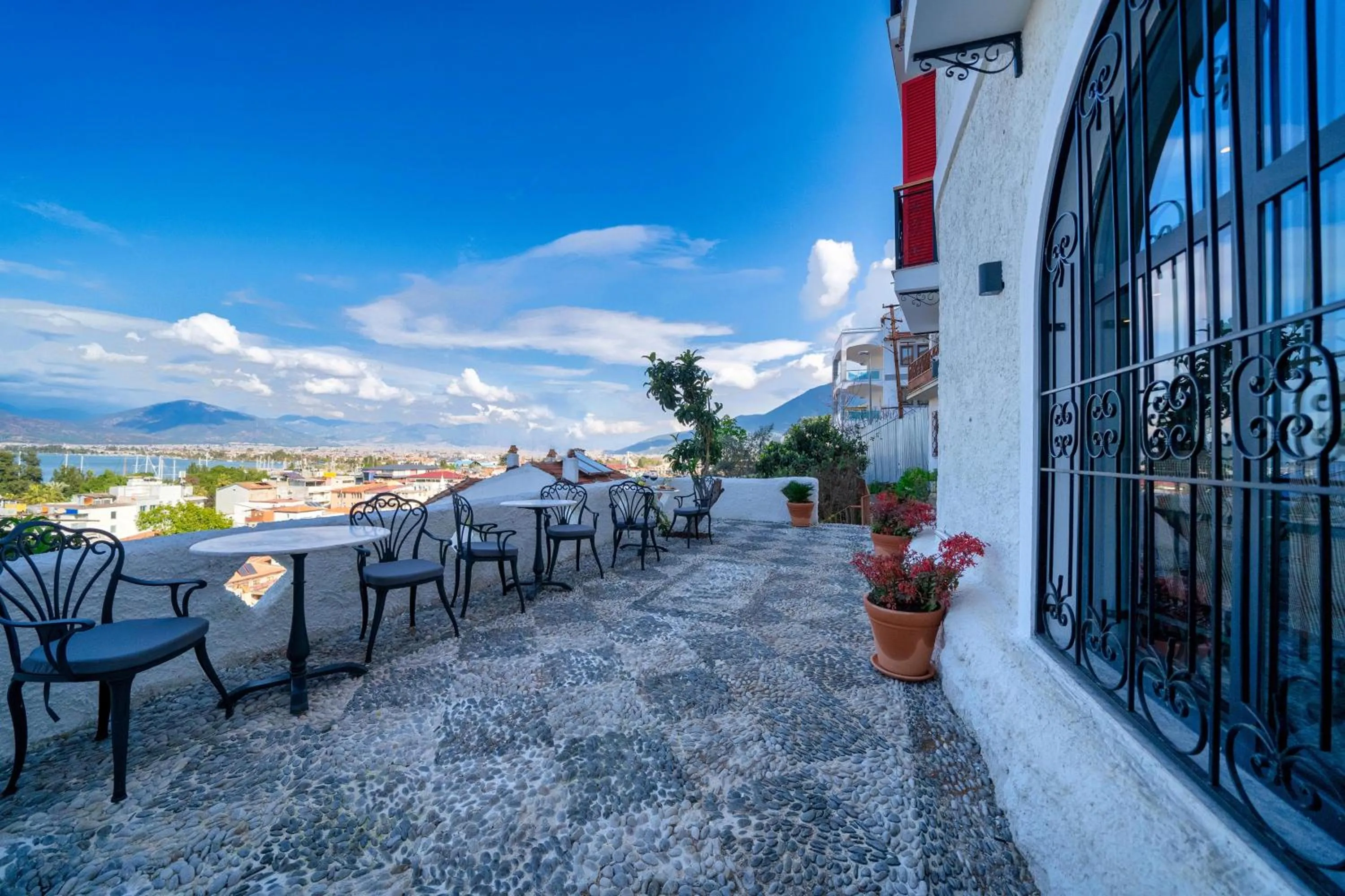 Patio in Reddoors Suites Sea View