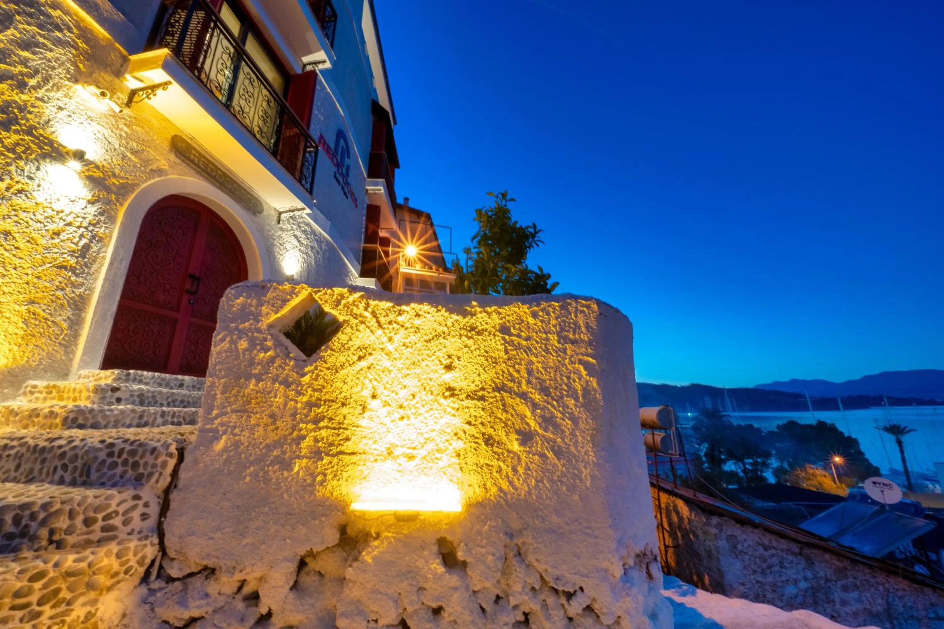 Facade/entrance in Reddoors Suites Sea View