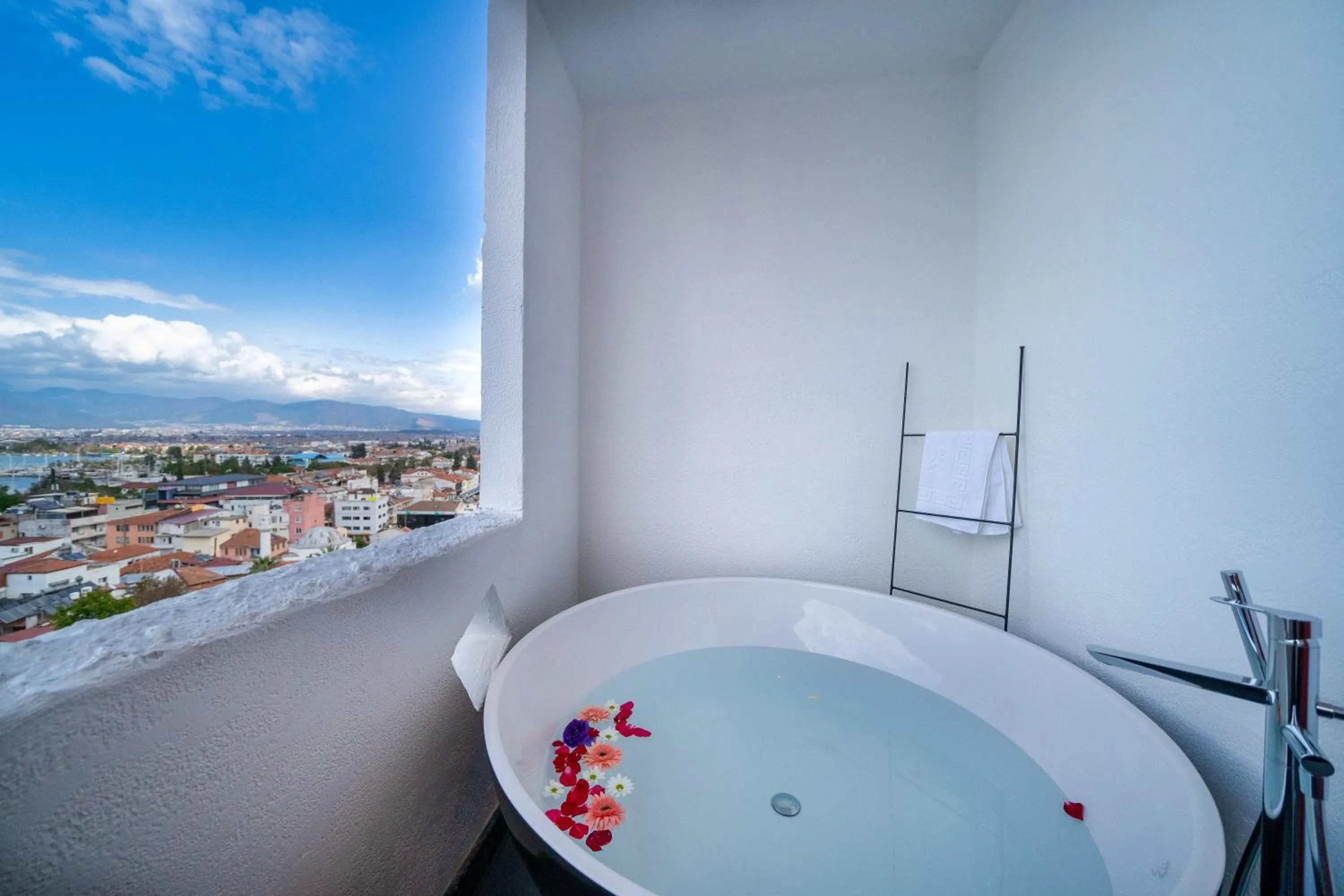 Balcony/Terrace in Reddoors Suites Sea View