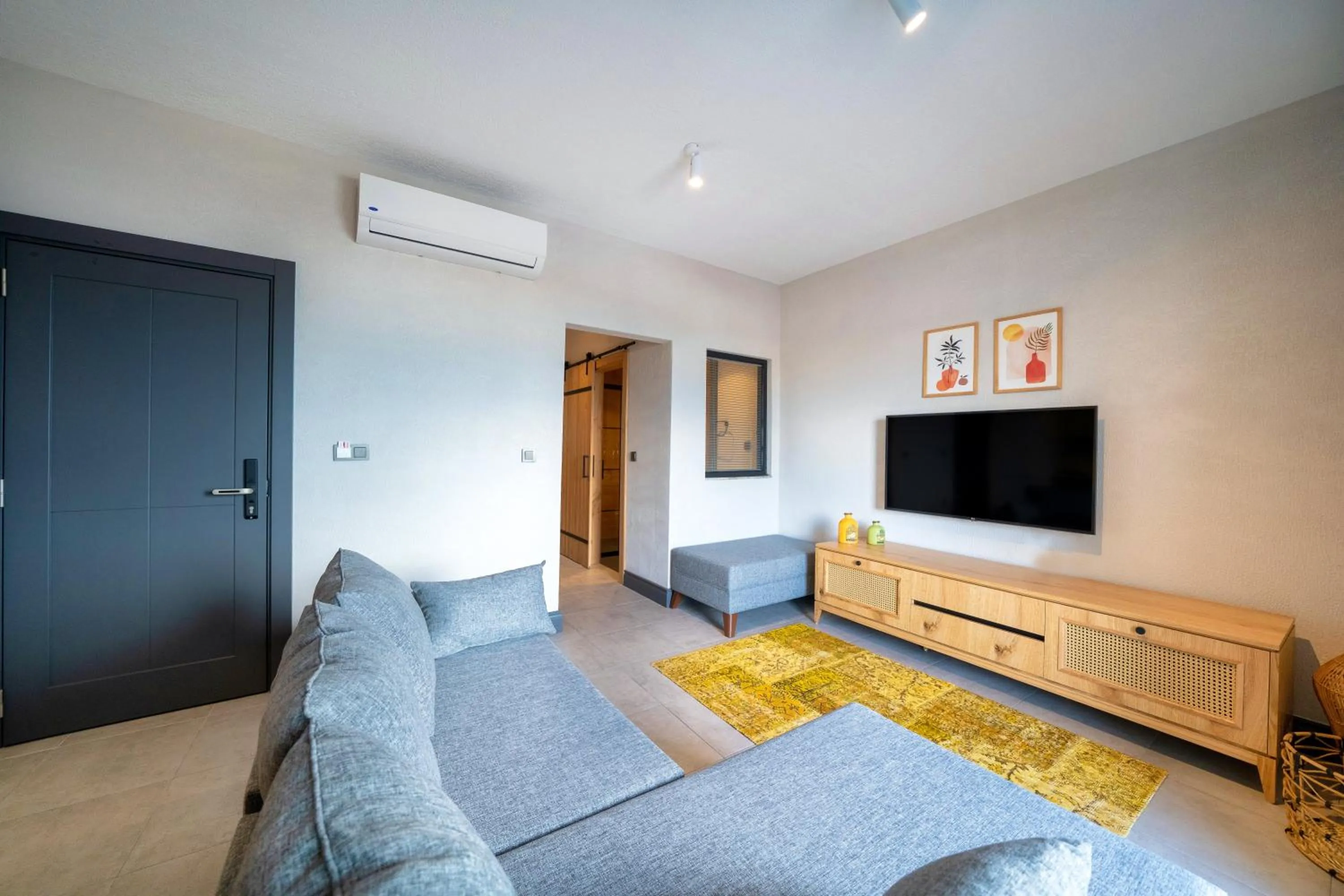 Seating area in Reddoors Suites Sea View