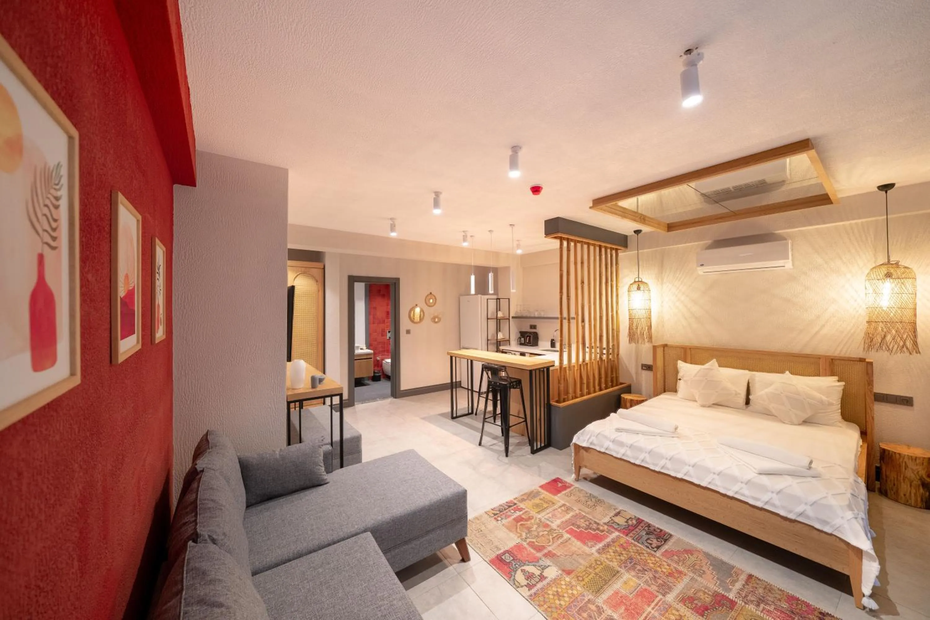 Photo of the whole room in Reddoors Suites Sea View