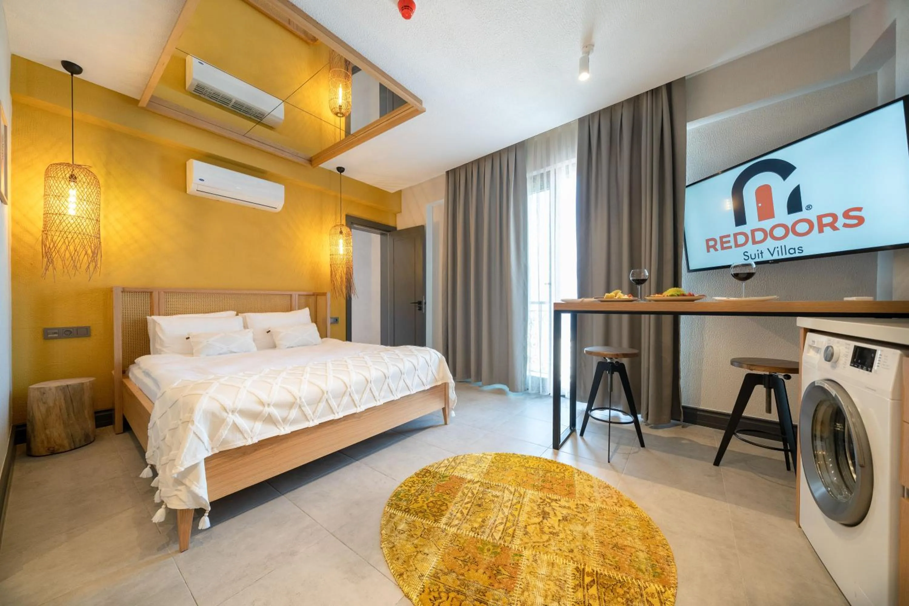 Photo of the whole room in Reddoors Suites Sea View