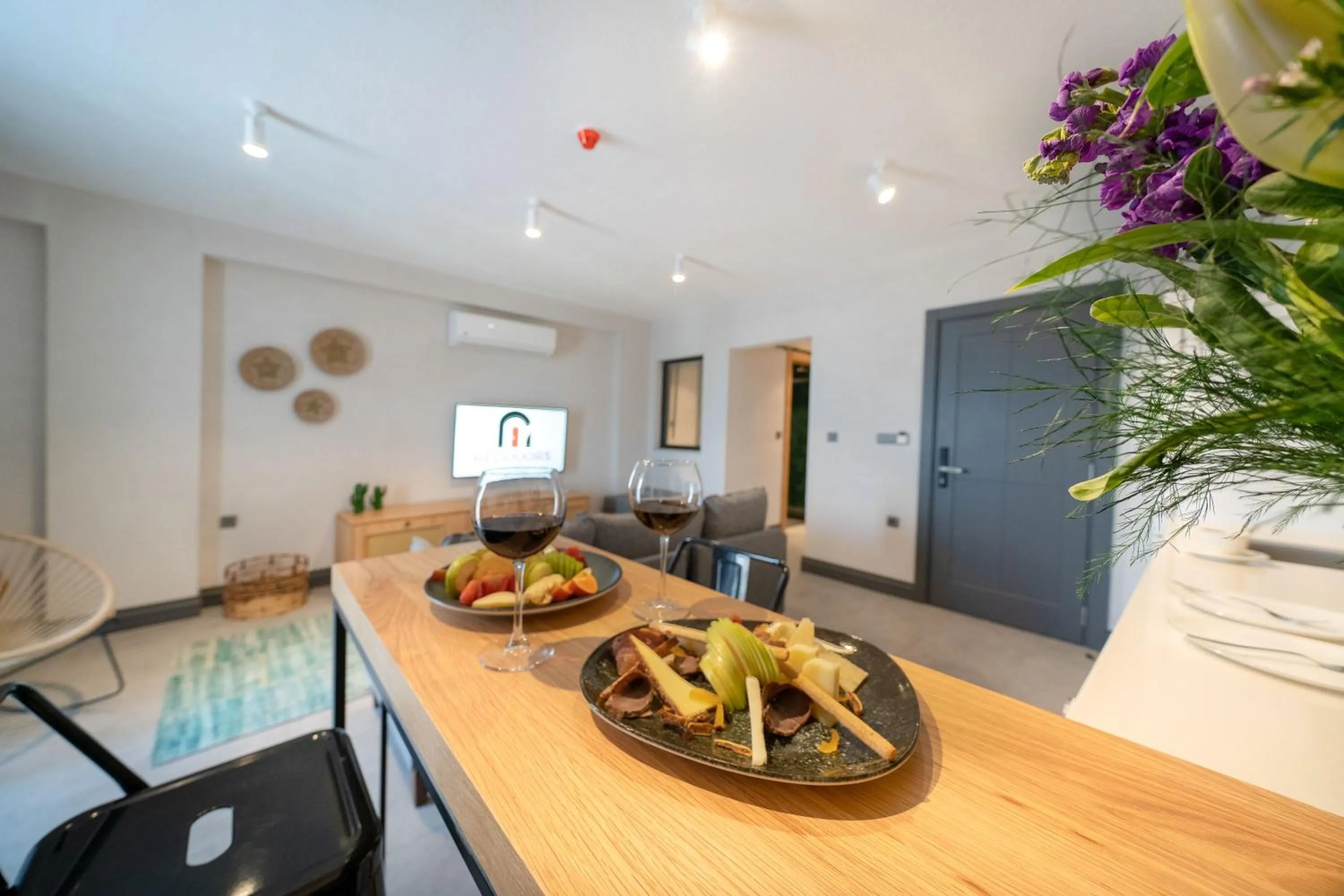 Dining area in Reddoors Suites Sea View